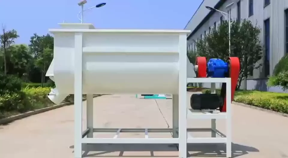 China Supplier 250kg Per Hour Small Tmr Mixer Animal Feed Mixer With