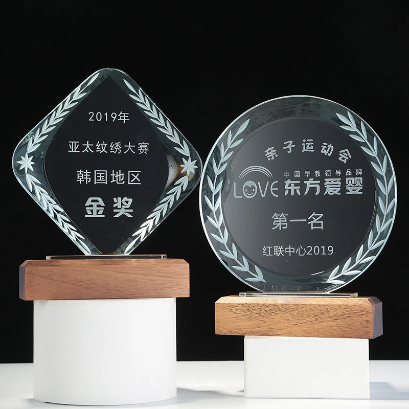 Cheap Crystal Glass Cube Trophy UV Laser Printing Souvenir Gift Company Anniversary Honor Sports Theme Engraving Shield plaque manufacture