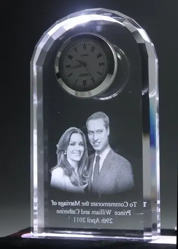 Customized promotion gifts crystal clocks with 3D laser engraving details