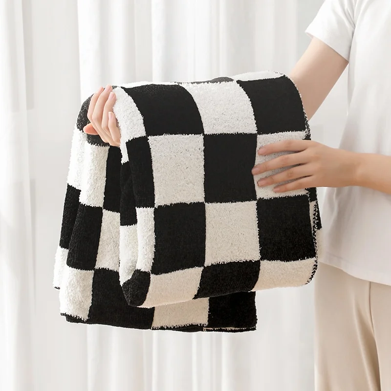 Cuddly Modern Style Soft Couch Bed Ultra Velvet Knitted 100% Polyester Eco-friendly Embroidered Throw Blankets Women Mothers