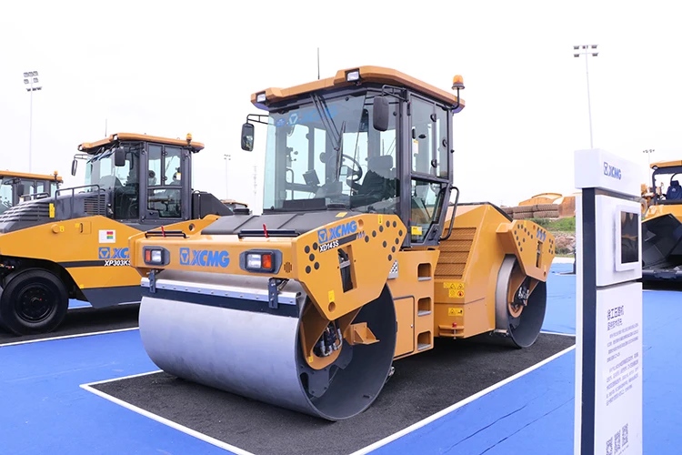 xcmg 14ton 双鼓振动压路机 xd143s