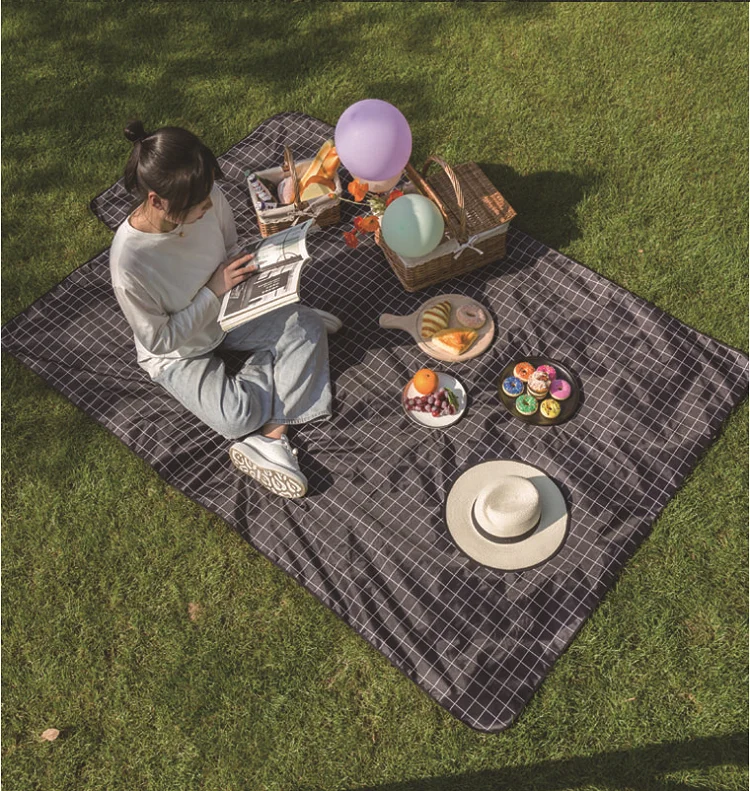 Latest Simple Durable Oxford Large Picnic Playground Mat Outdoor Camping Grass Mats