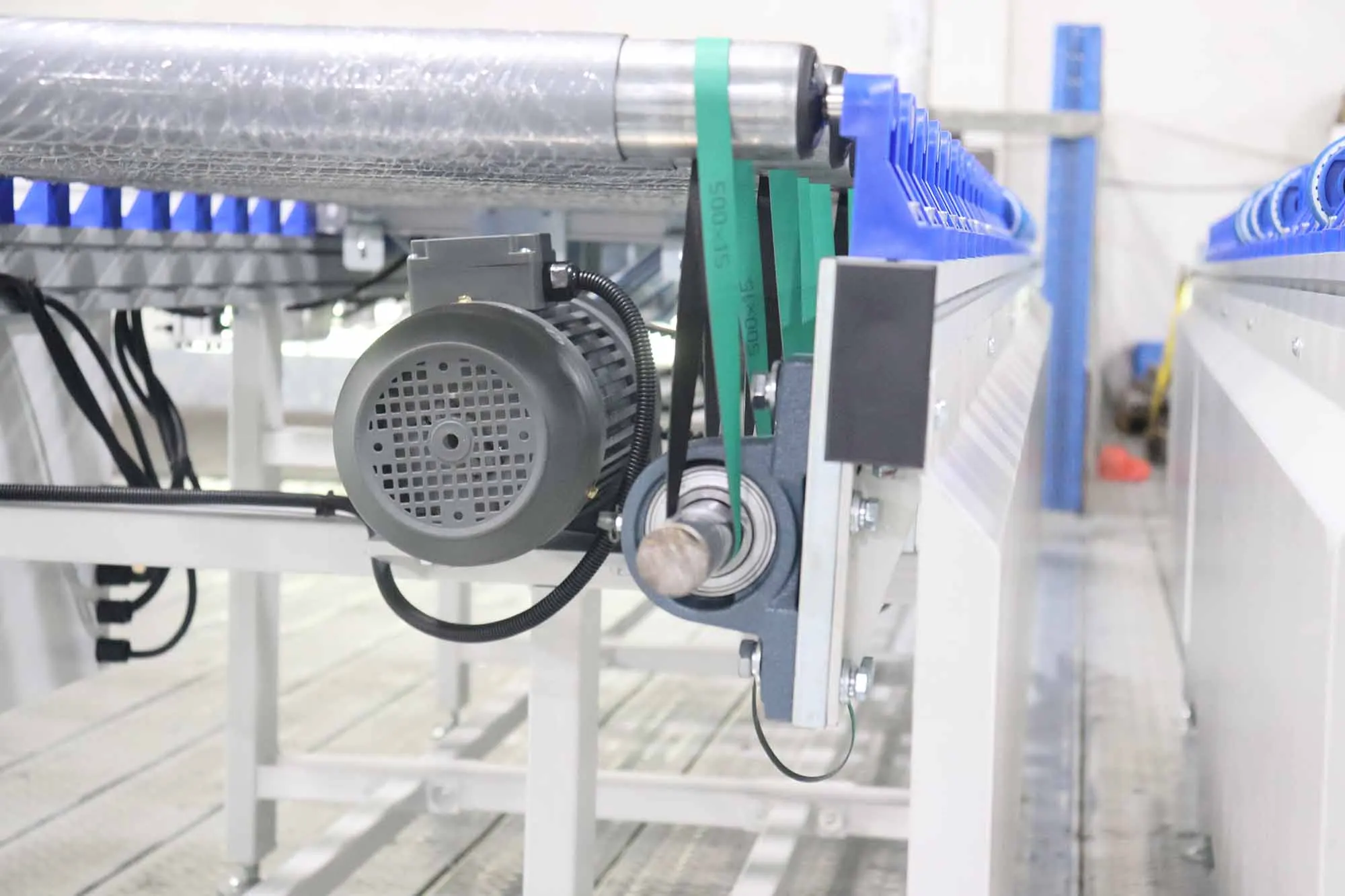 Hongrui Cnc Drilling And Cutting Machine Portable Roller Conveyor manufacture