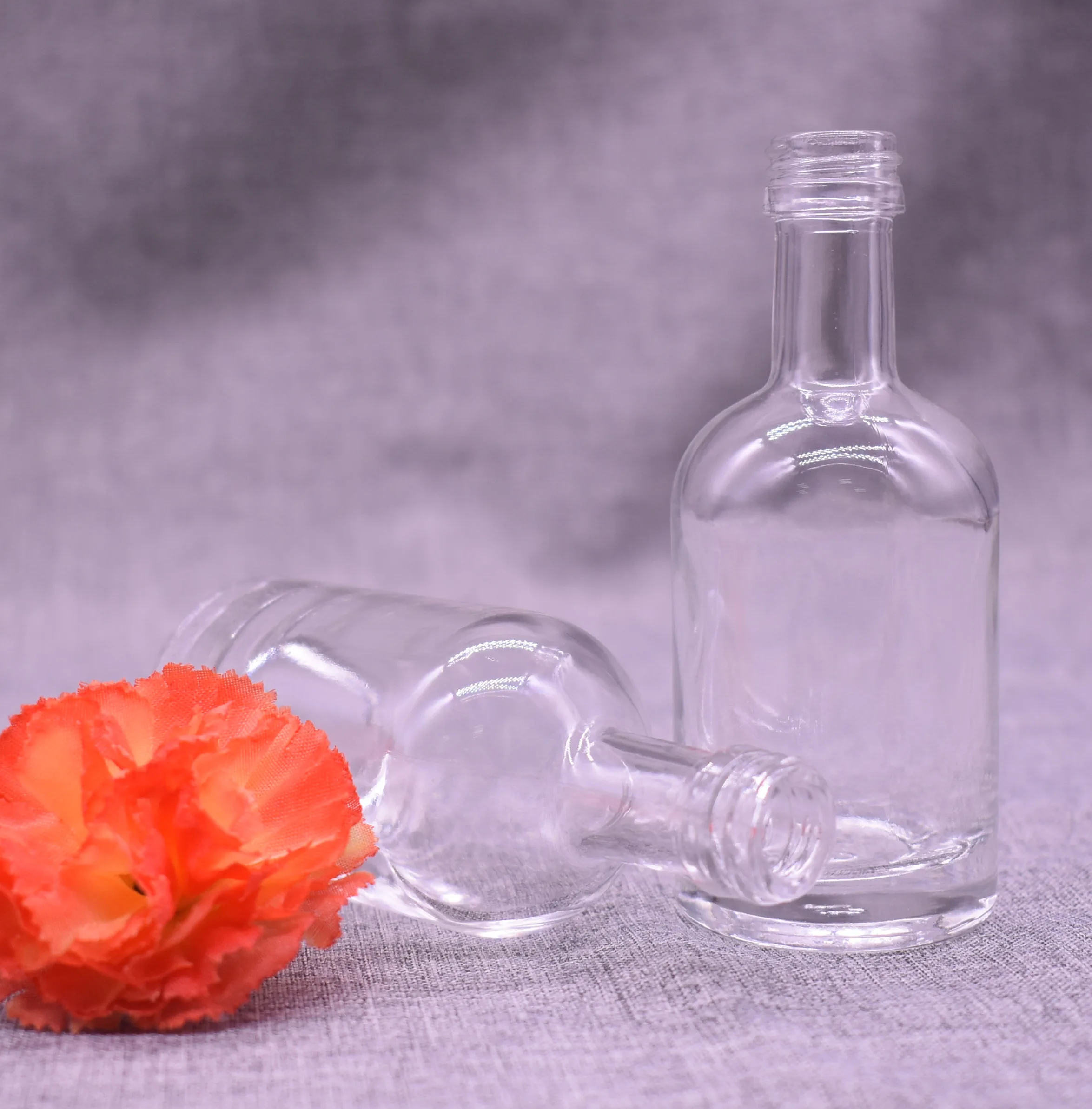 批发迷你 2 盎司 50毫升伏特加酒酒玻璃瓶微缩玻璃瓶带帽