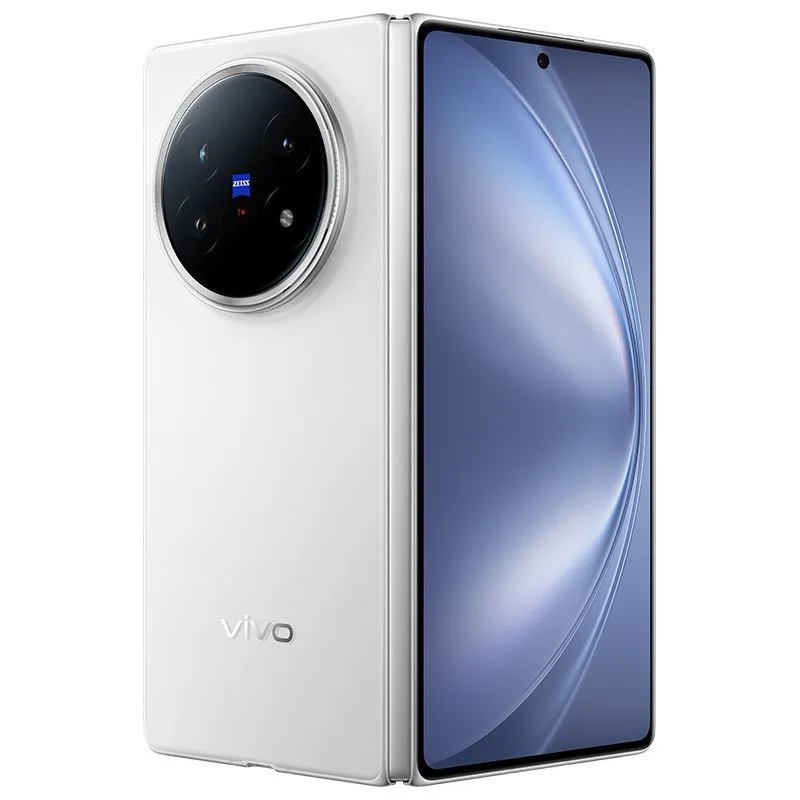 Motorola Razr 2025 Standard and Ultra side-by-side showing hinge profile and cover screen size