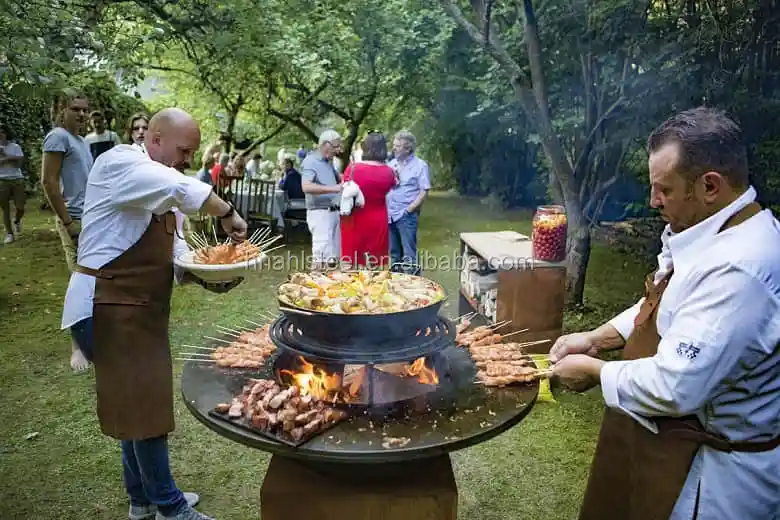 Jardín De Acero Corten De Fuego De La Parrilla De La Barbacoa Parrilla