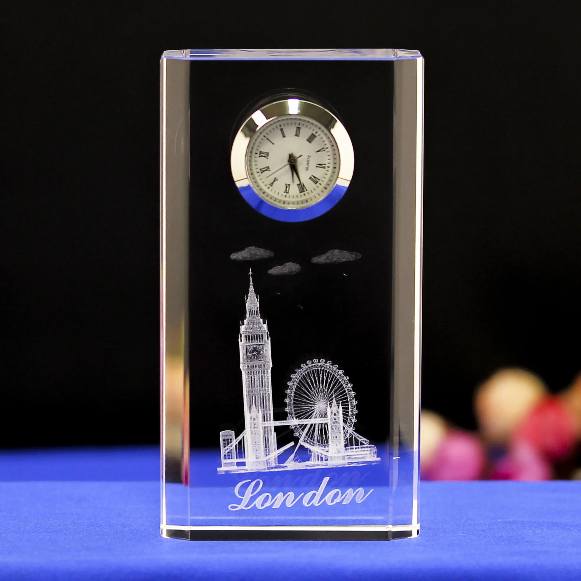 Wholesale decorative Crystal  Desktop clock  customized logo London building crystal crafts for souvenir details