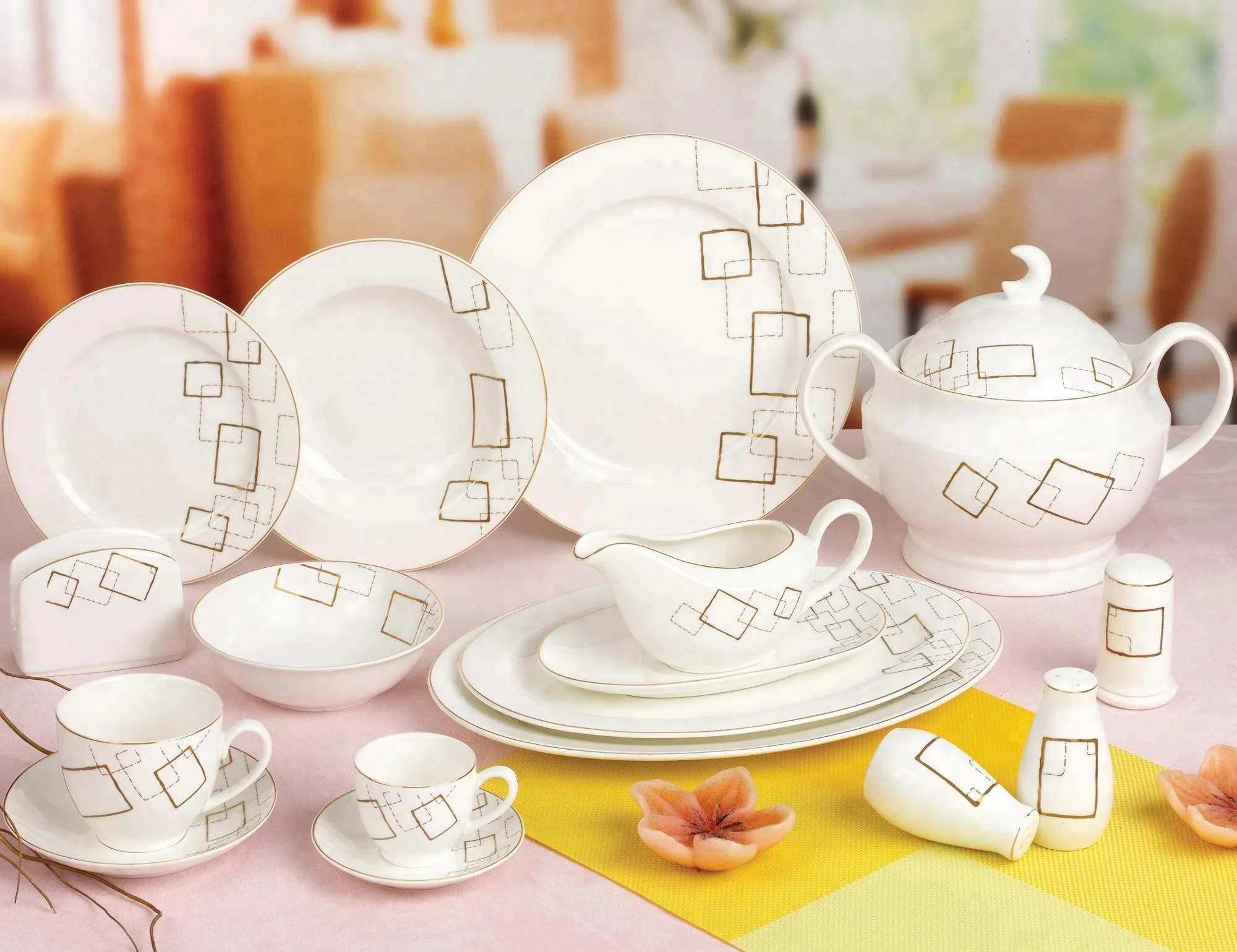 Wholesale cheap housewares 72pcs gold new bone china dinner set ceramic