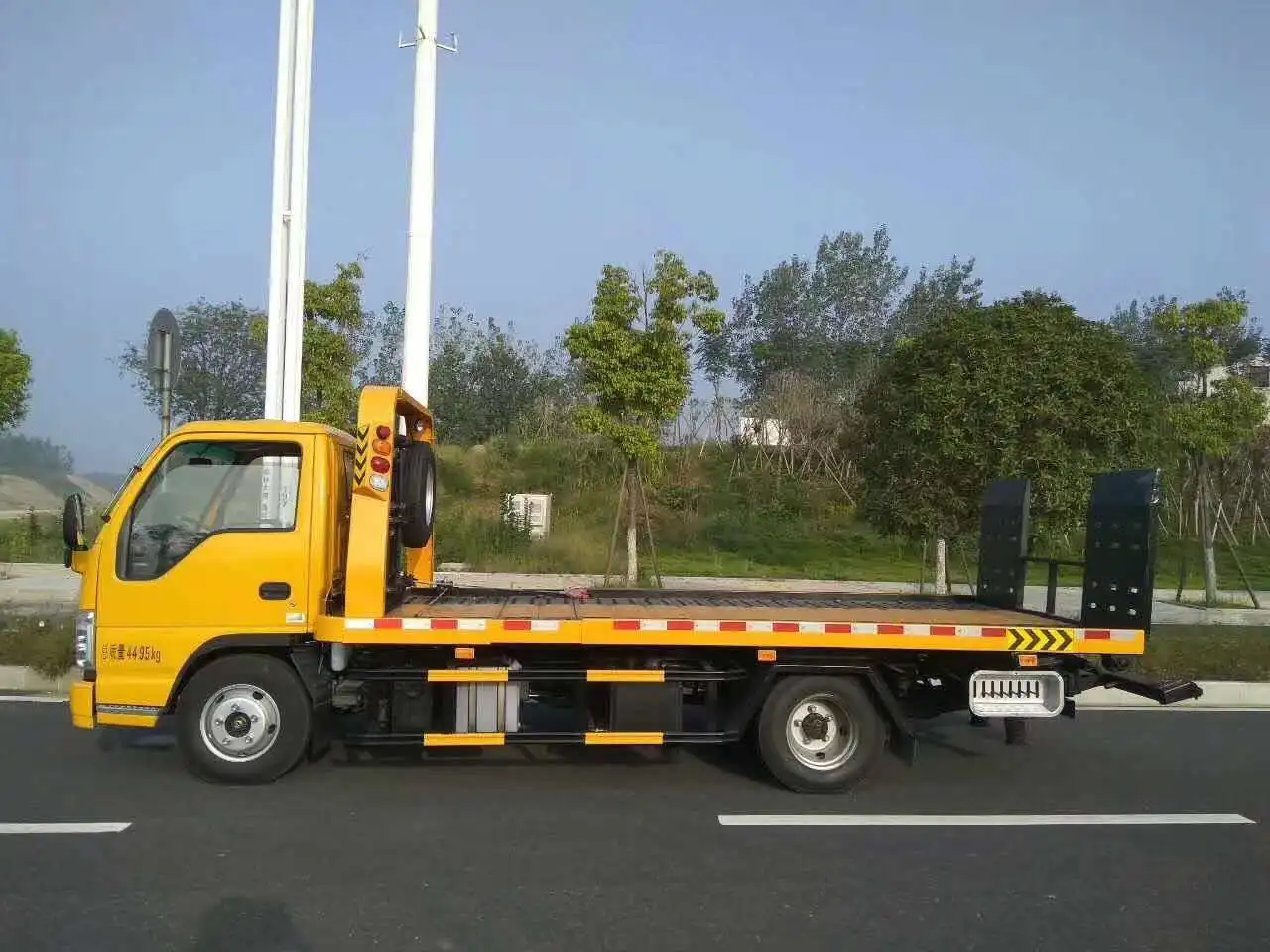 NEW japan I-SUZU mini flatbed tow truck in dubai