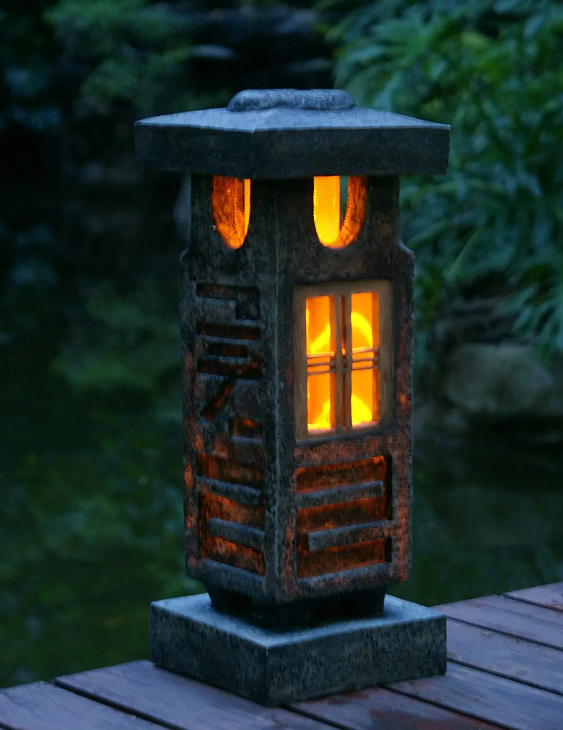 Японский садовый фонарь