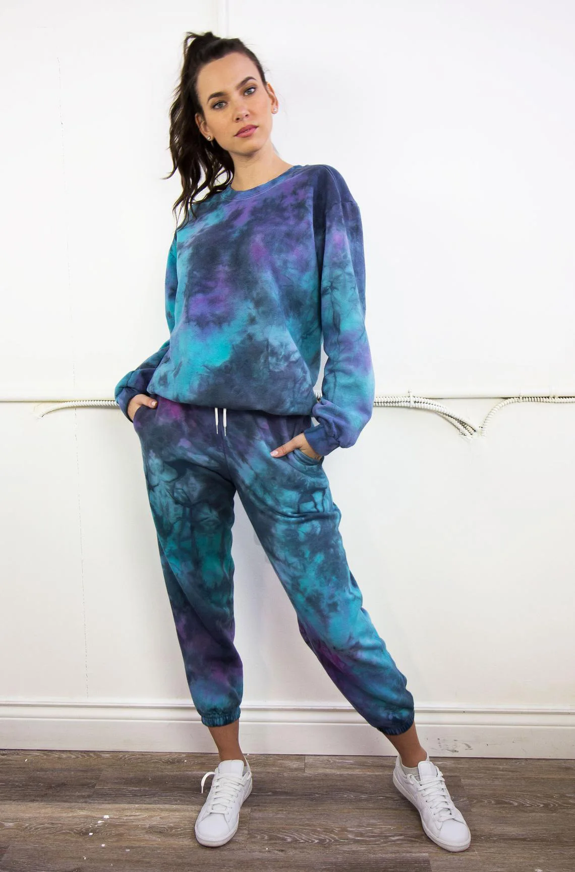 blue tie dye moletom com capuz and sweatpants set