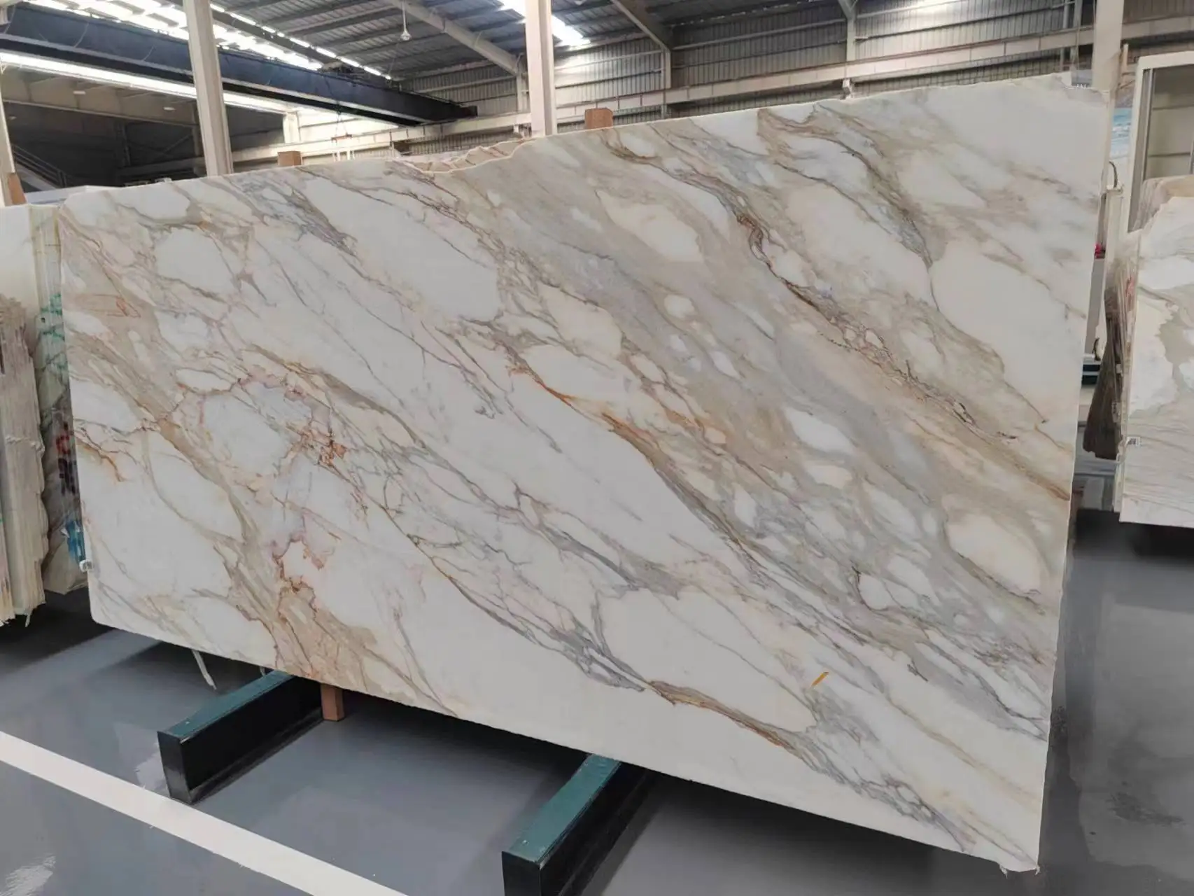 Italy Calacatta Gold Marble Stone for Luxury Villa Tiles