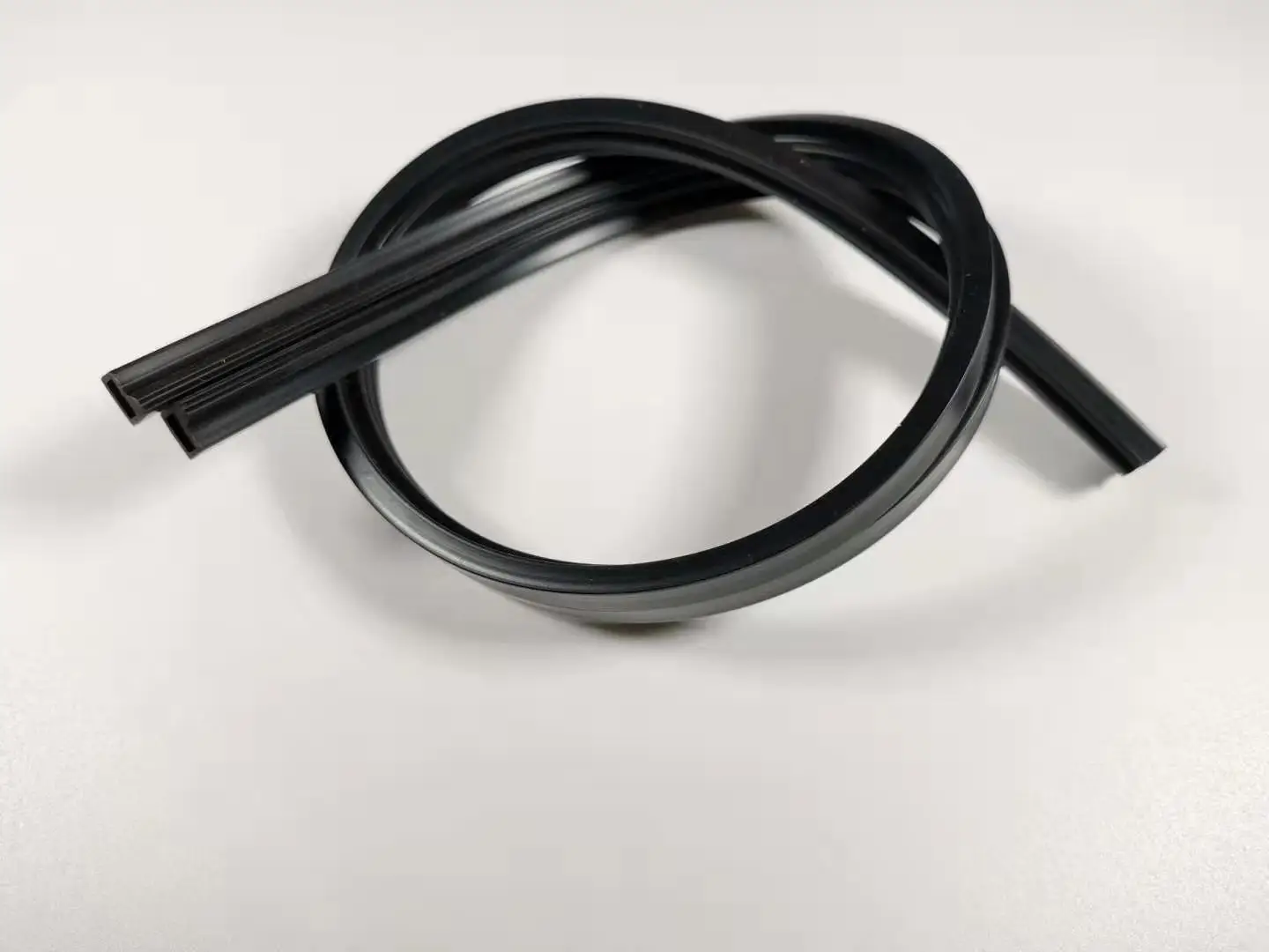 Factory supply customized rubber seal strip