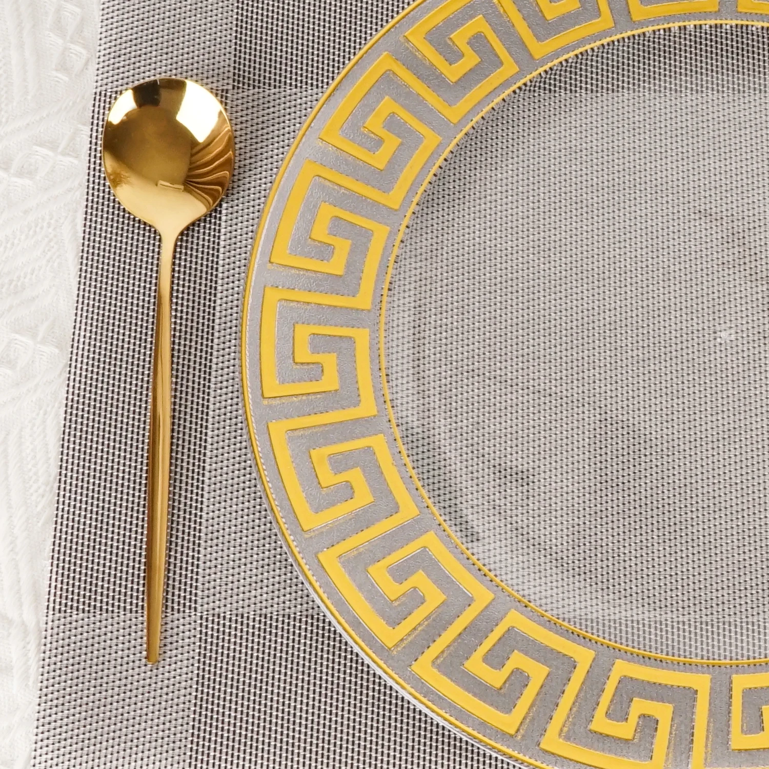 Factory Wholesale Transparent Gold Rim Plastic Charger Plates Wedding