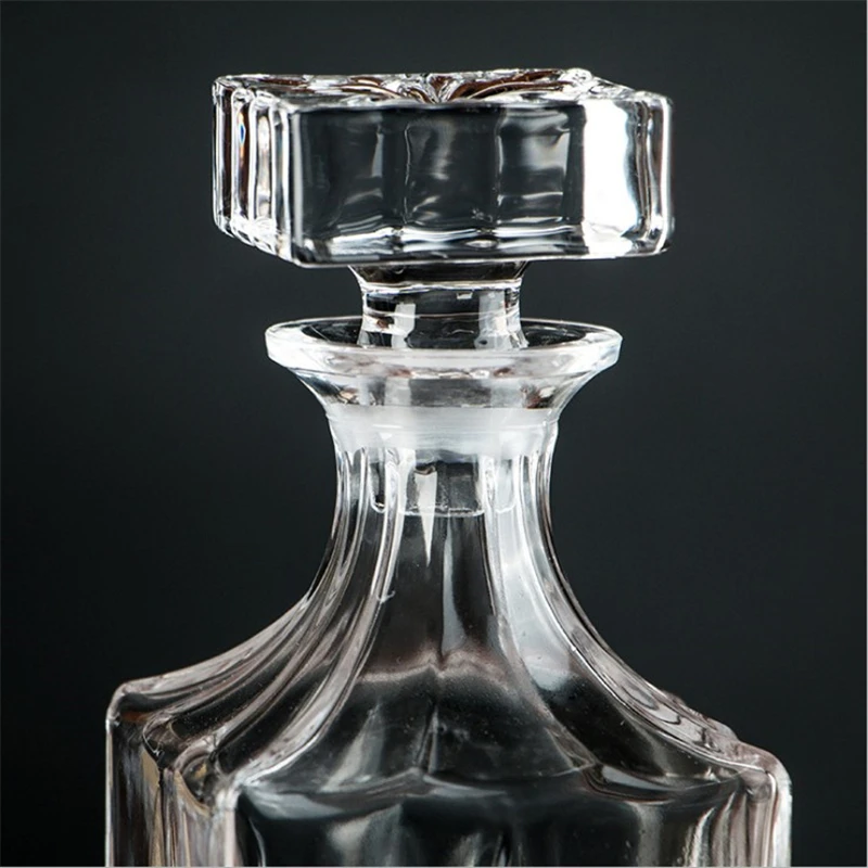 Lead Free Crystal Whiskey Decanter For Liquor Vodka Wine Or Bourbon