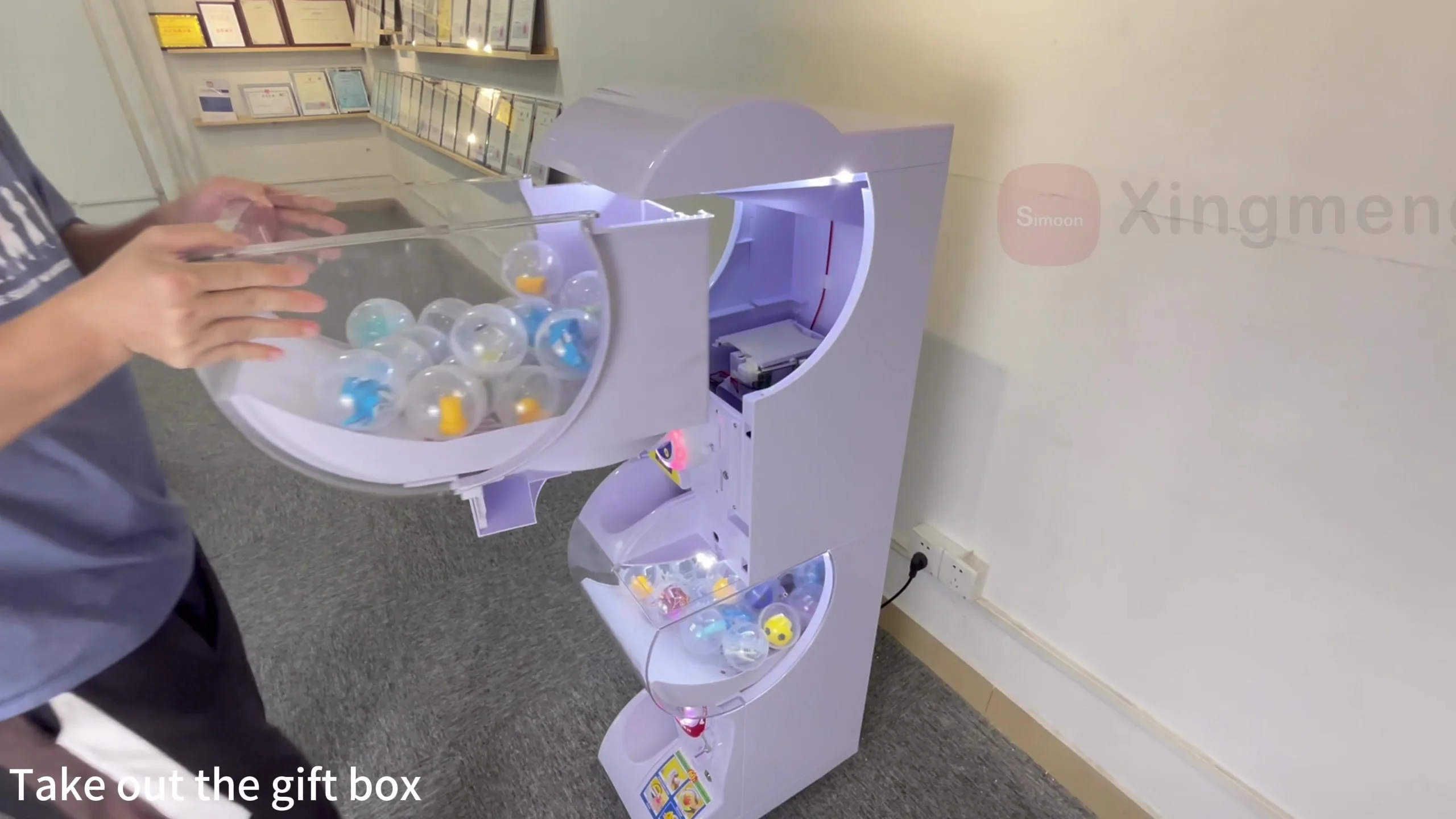 Kawaii Gacha Capsule Toy Vending Machine for Japanese Stores