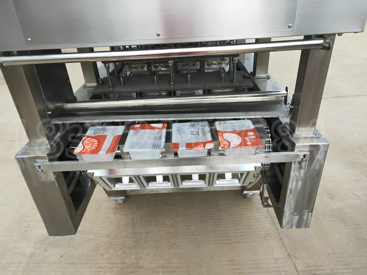 Automatic Ready Meal Food Packing Machine With Tray Vacuum Sealing