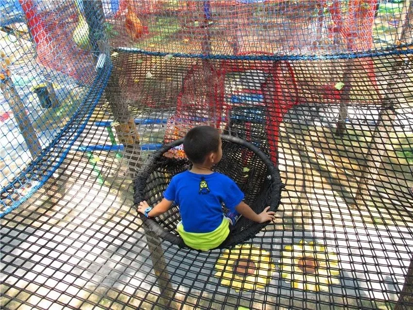 outdoor trampoline001.png