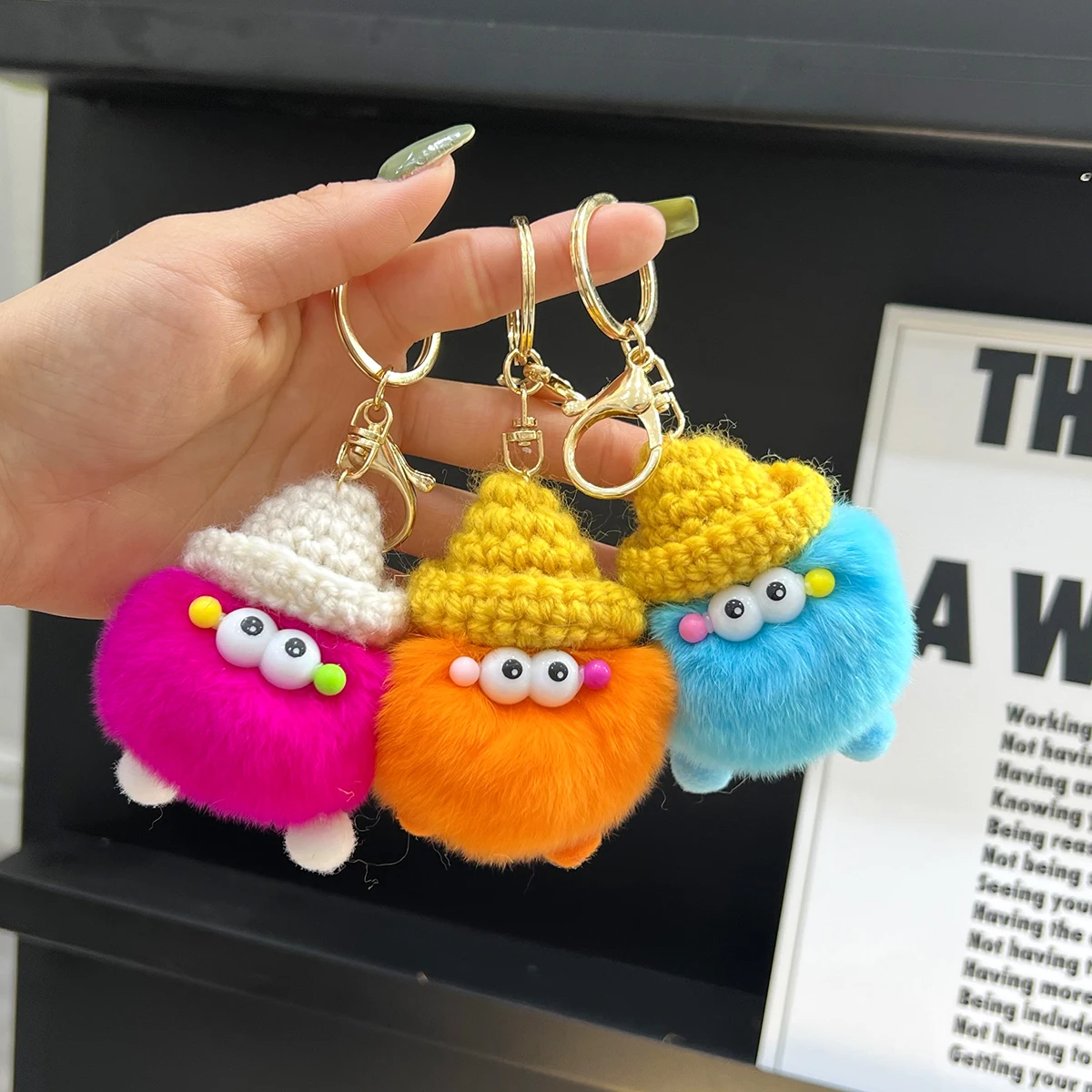 Hot Selling Cute Pompoms Nag Keychain Fashion Fur Pom Pom Ball Schoolbag Car Keychain for Gifts