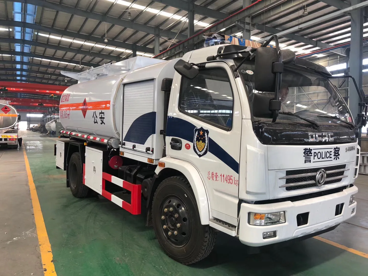 aircraft fuel truck (2).jpg