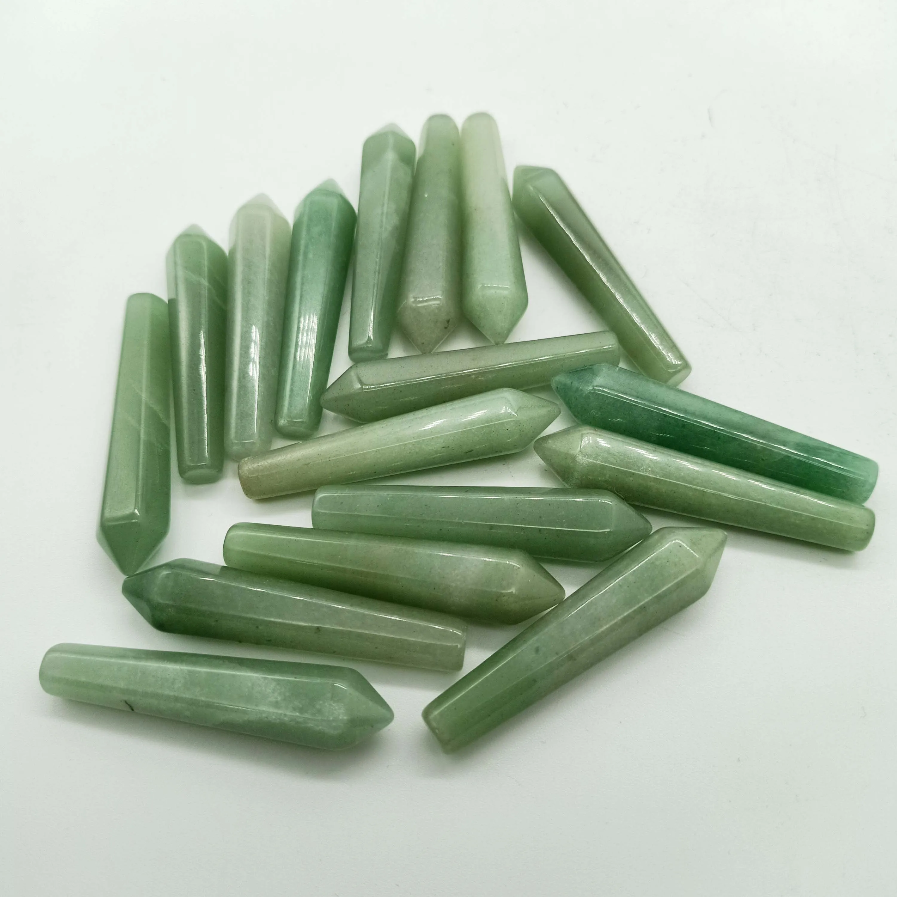 批发较小的绿色东陵方尖碑水晶点愈合水晶镶嵌吊坠