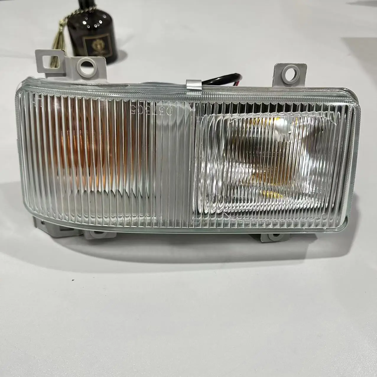 Japanese Truck Isuz Universal Original Bumper Fog Lamp, Halogen Bulb Waterproof factory