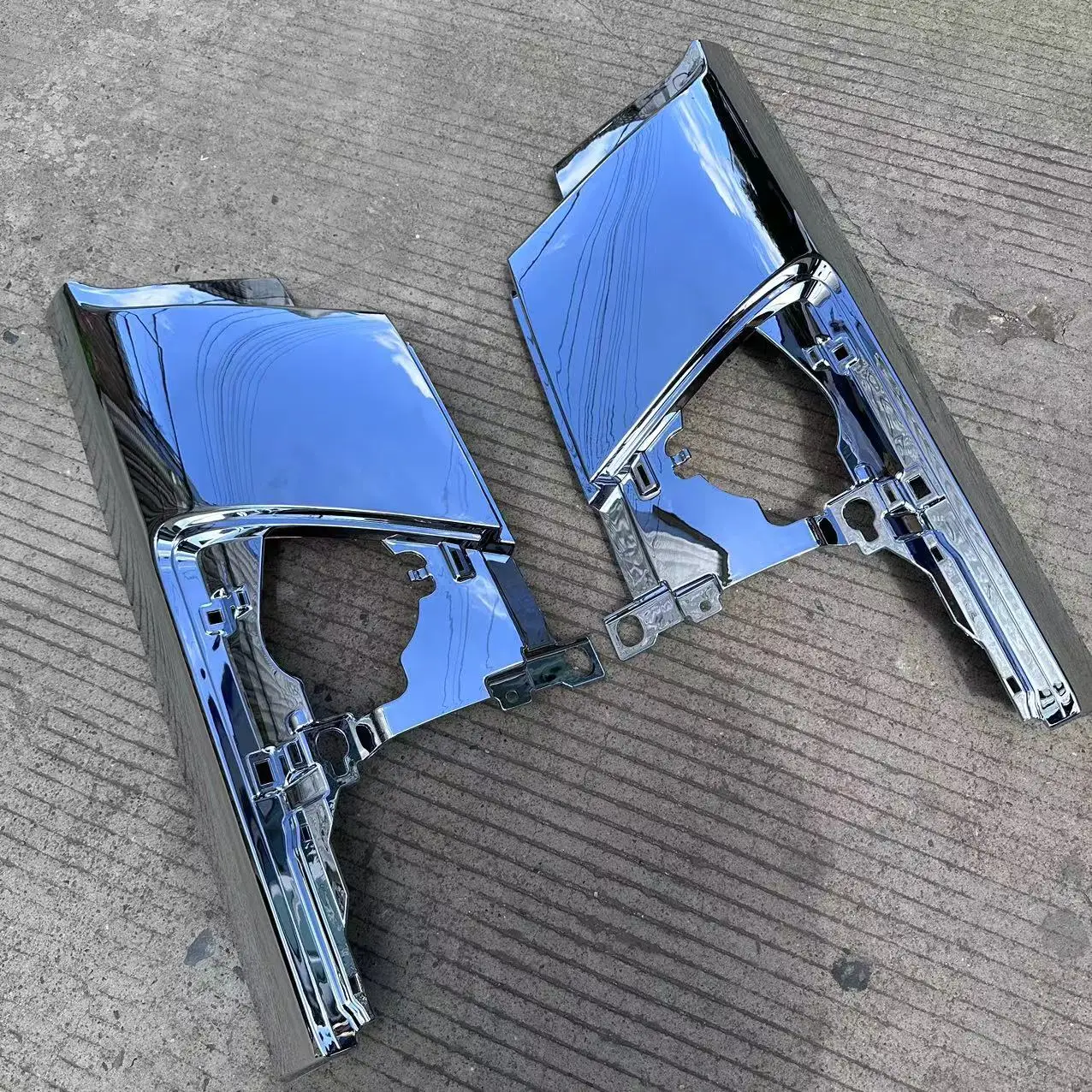 GHCD Hot Product/high Quality/ Factory Price Japanese Truck ISUZ NPR/700P 2008 Year's  Chrome-plated Corner Panel factory