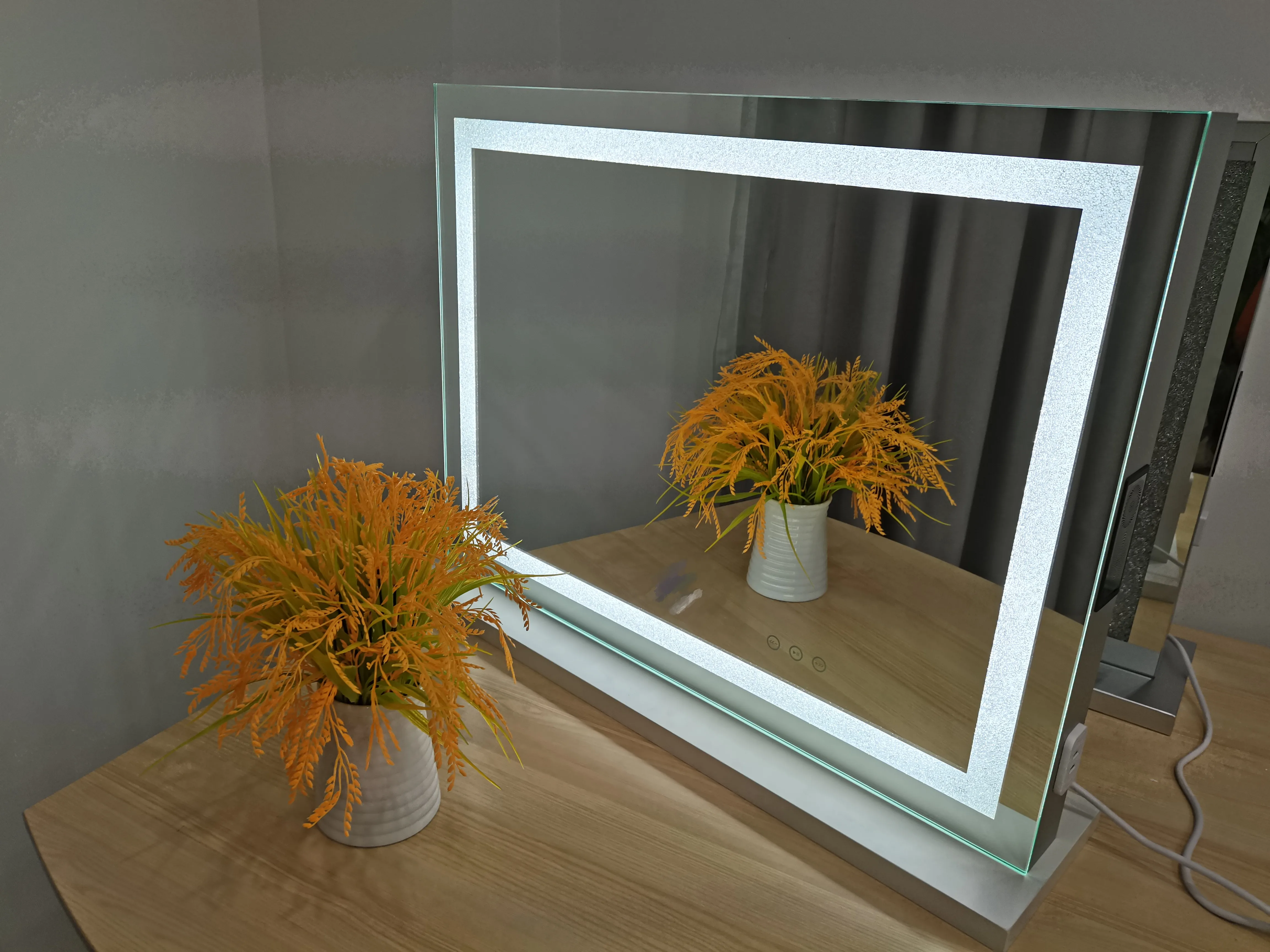 2020新趋势碎玻璃砂水晶内部led发光镜子化妆镜带底座