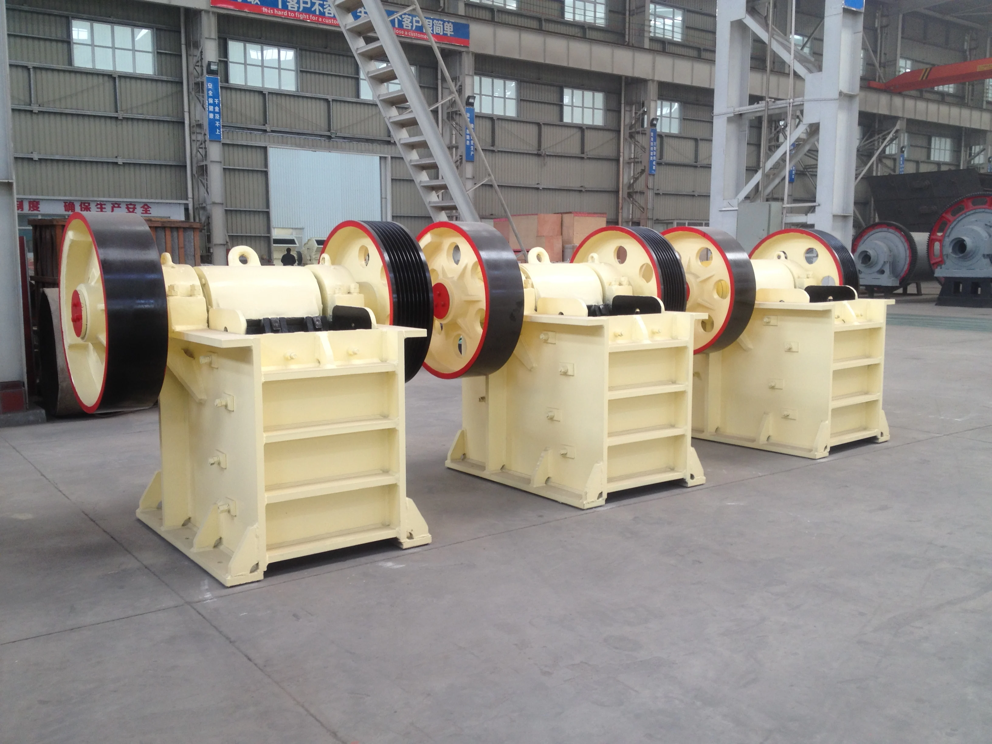 小型生产 jaw 式破碎机 pe250x400 用于破碎岩石混凝土砖