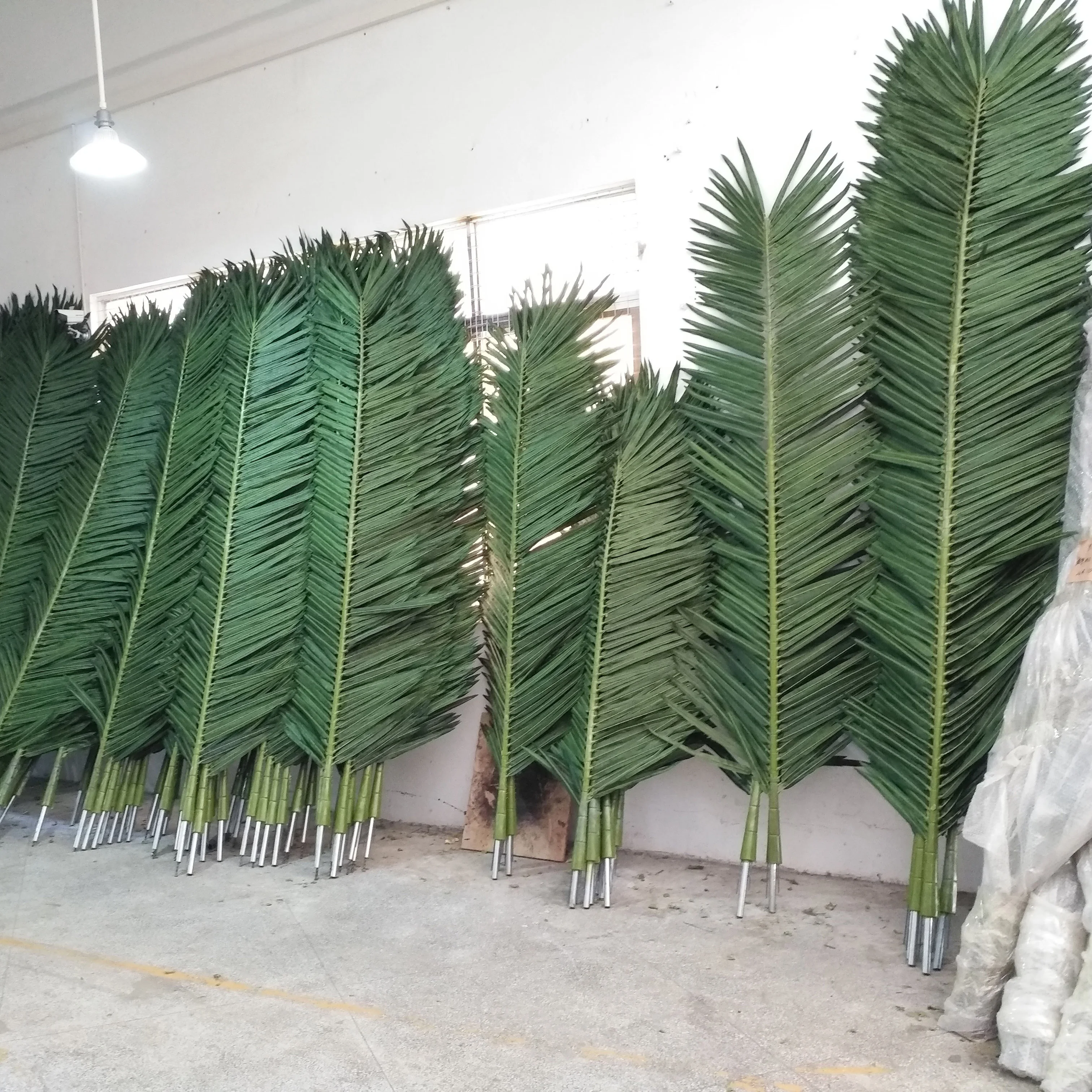 Factory Faux Giant Coconut Indoor Outdoor Decoration Large Fake Date Palm  Tree Branches Leaves Cheap Artificial Palm Tree Leaves