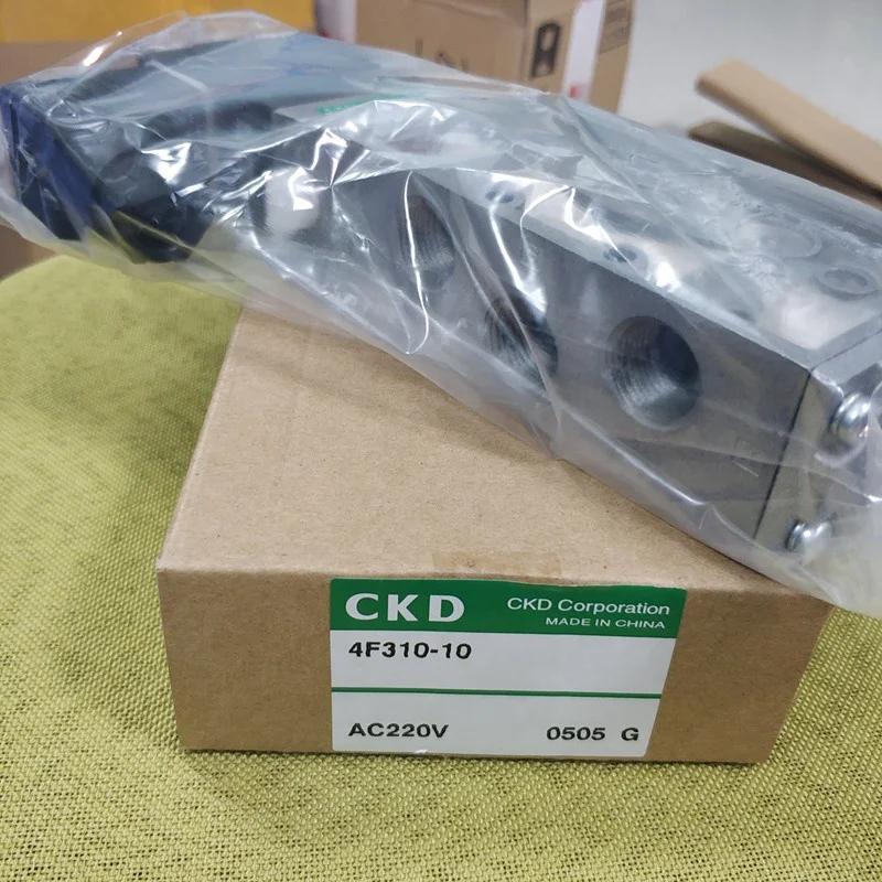 NEW CKD 4F530 Solenoid Valve  *FREE SHIPPING*