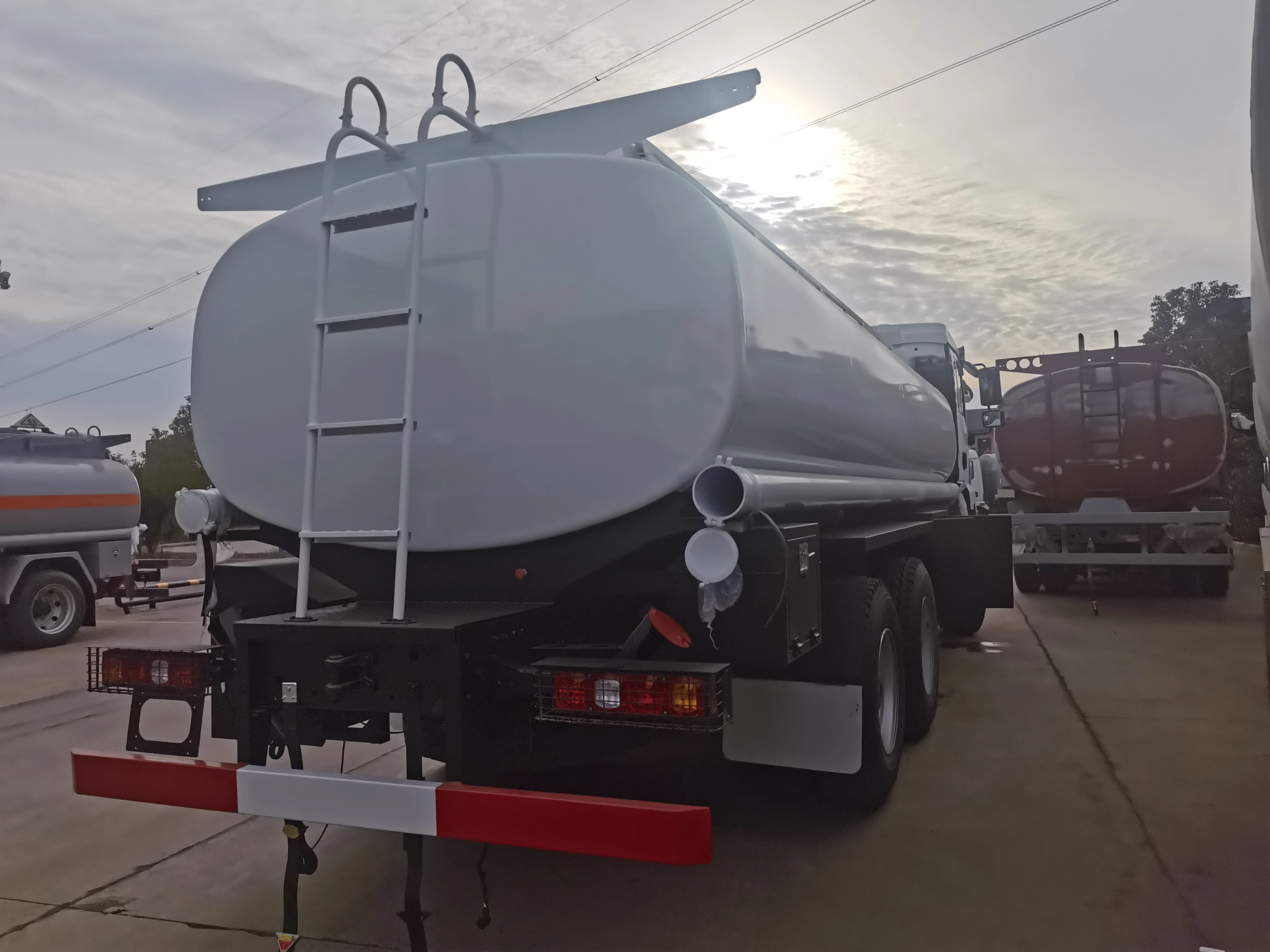 Gasoline Giants: Unveiling Tanker Truck Fuel Capacity - a3bidii