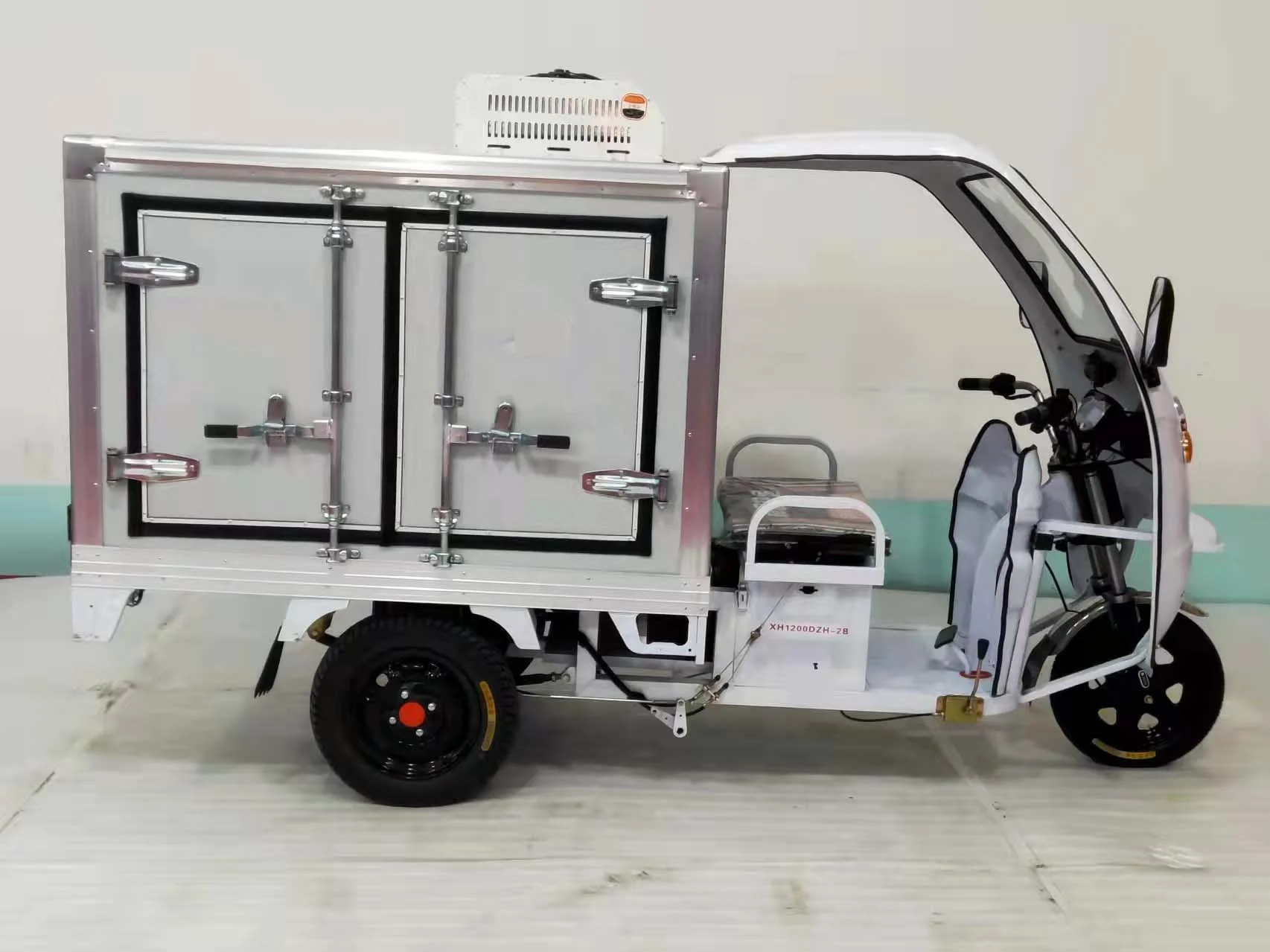 Ce Eec Certificate High Quality 1200w Custom Logo Electrotricycle For