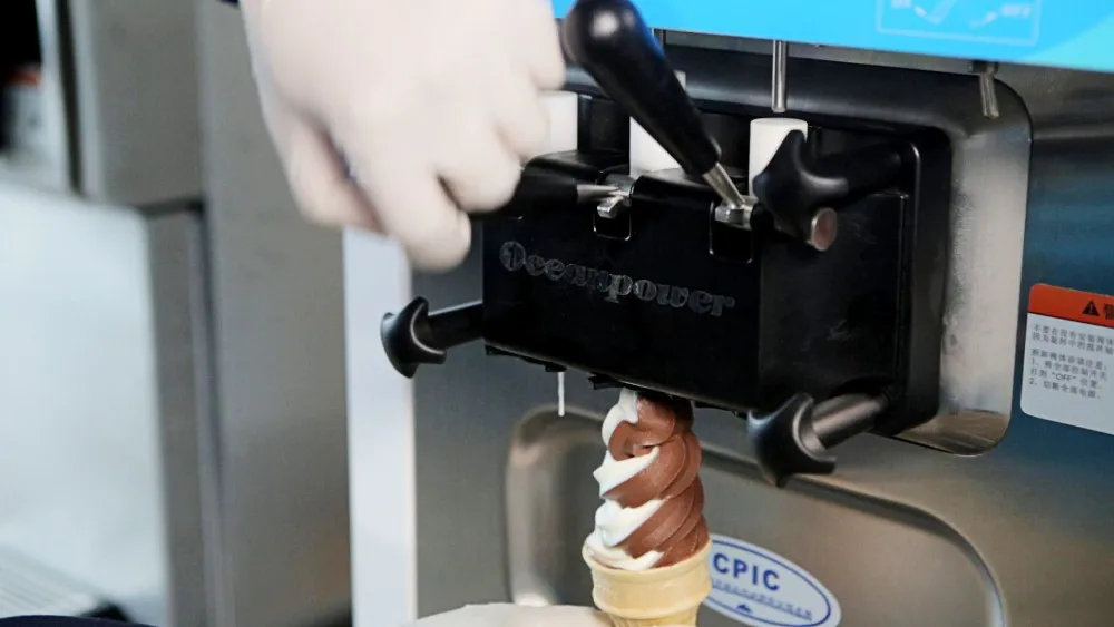 Oceanpower OP138C soft serve ice cream making machine, View soft ice