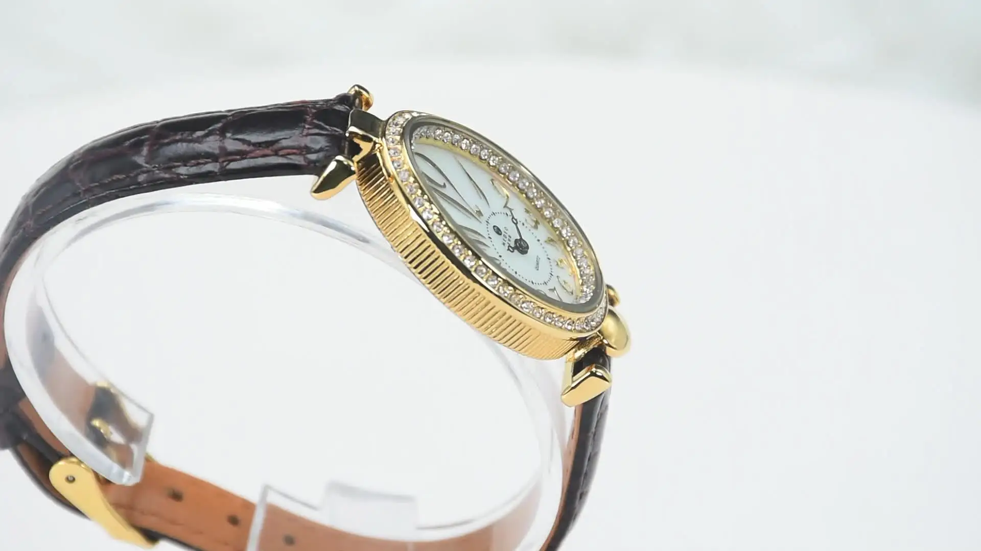 Men's Cow Genuine Leather Strap Quartz Watch 1ATM Waterproof