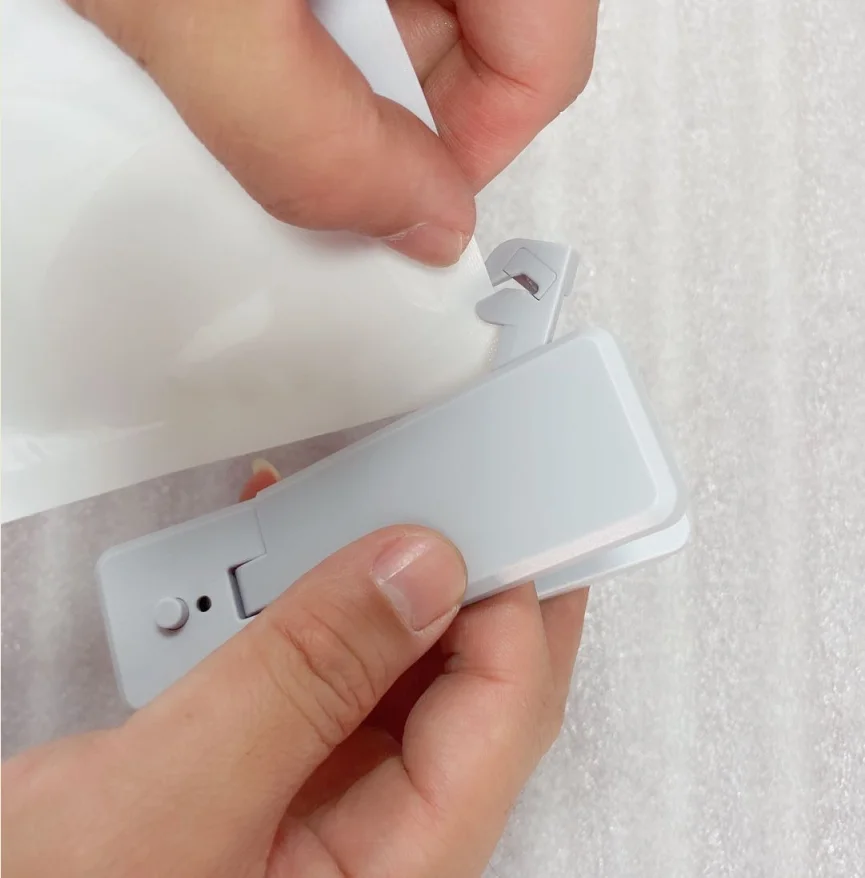 YR256 Plastic bag cutter.png