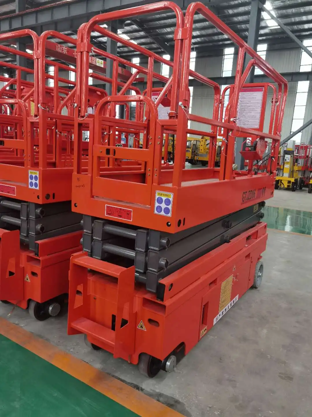 Kualitas Tinggi 6m Hydraulic Self Propelled Scissor Lift Platform 500kg ...