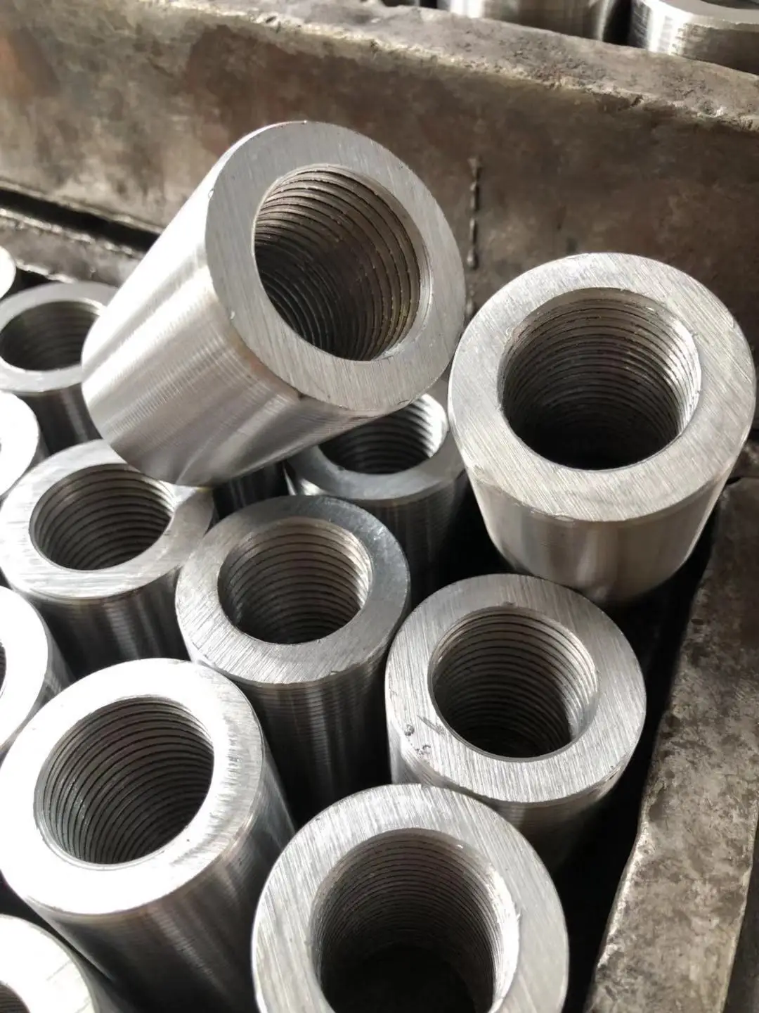 建筑材料母钢和平行钢螺丝钢筋耦合器