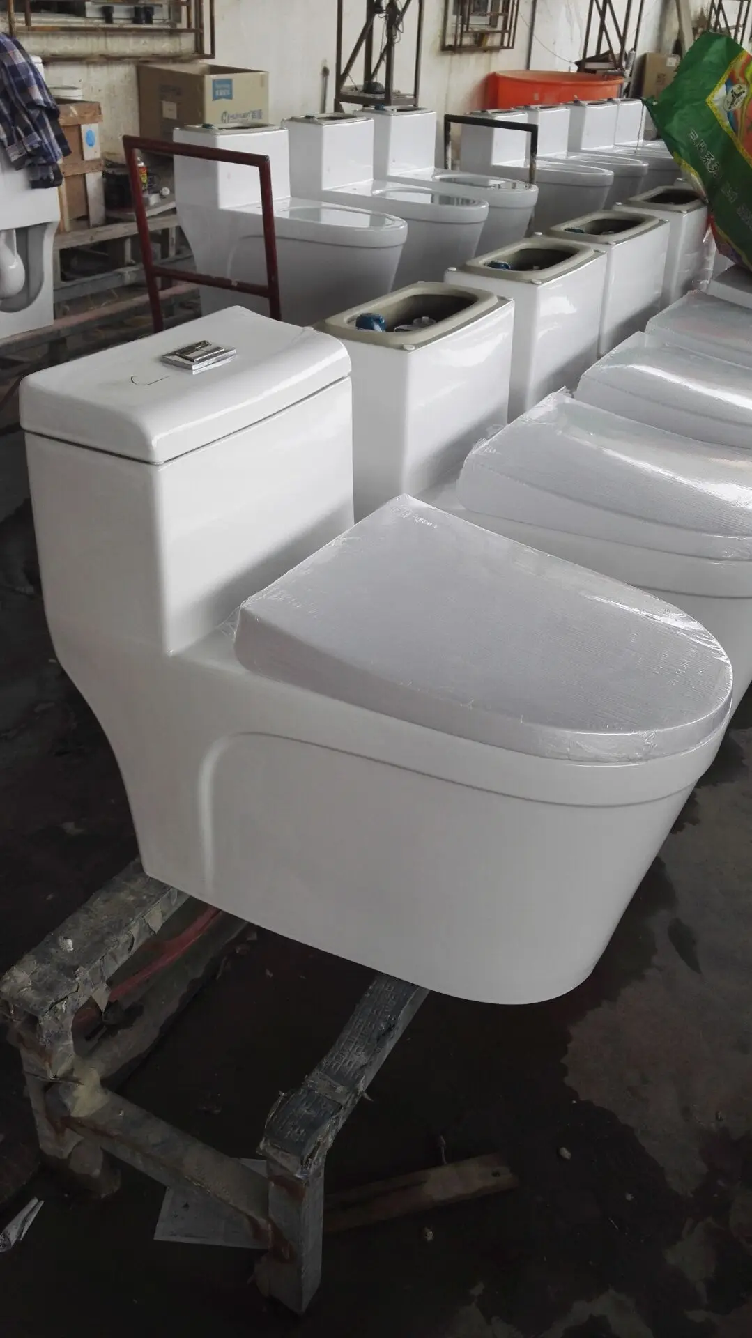 Cheap Price Double Siphonic Flush Water Closet Sanitary Ware Equipment