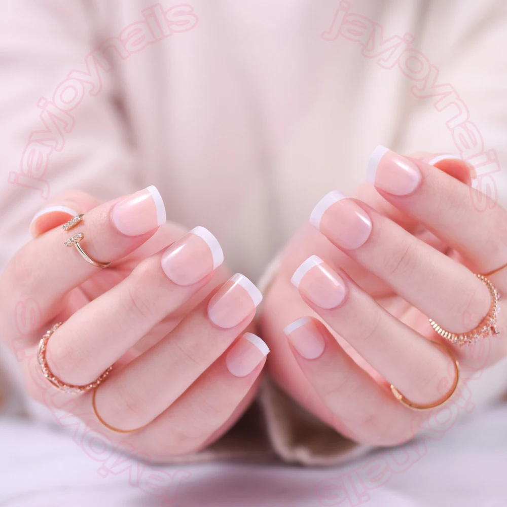 24 计数米色人造指甲经典杏仁形状法国指甲甜美的微笑线与胶粘剂贴纸