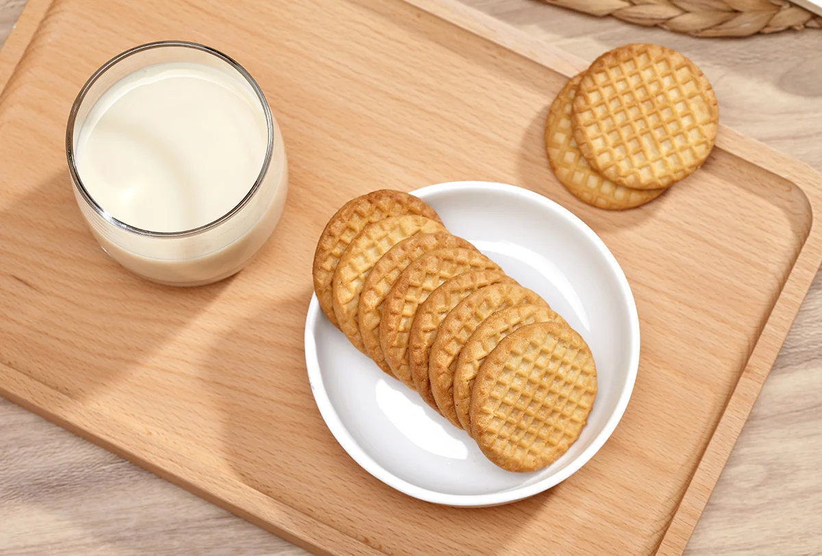 热卖工厂定制 80 克/包净重牛奶甜香脆饼干