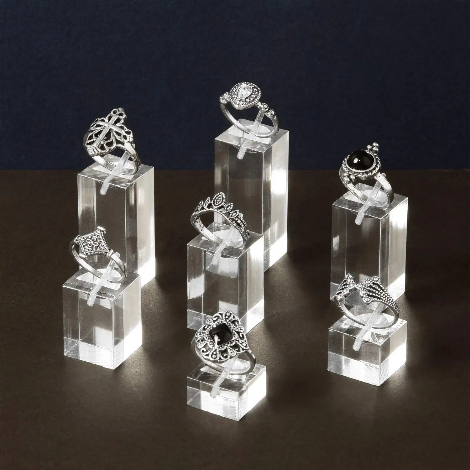 Custom Square Modern Clear Acrylic Ring Display Stand Ring Holder For