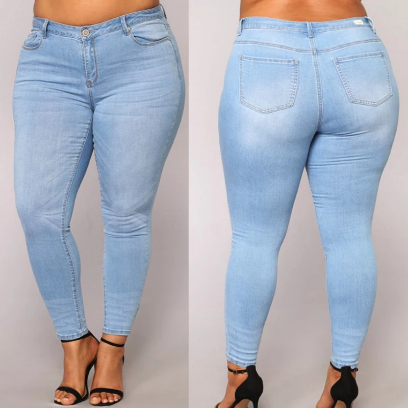 Прямые джинсы с высокой талией на полных девушках