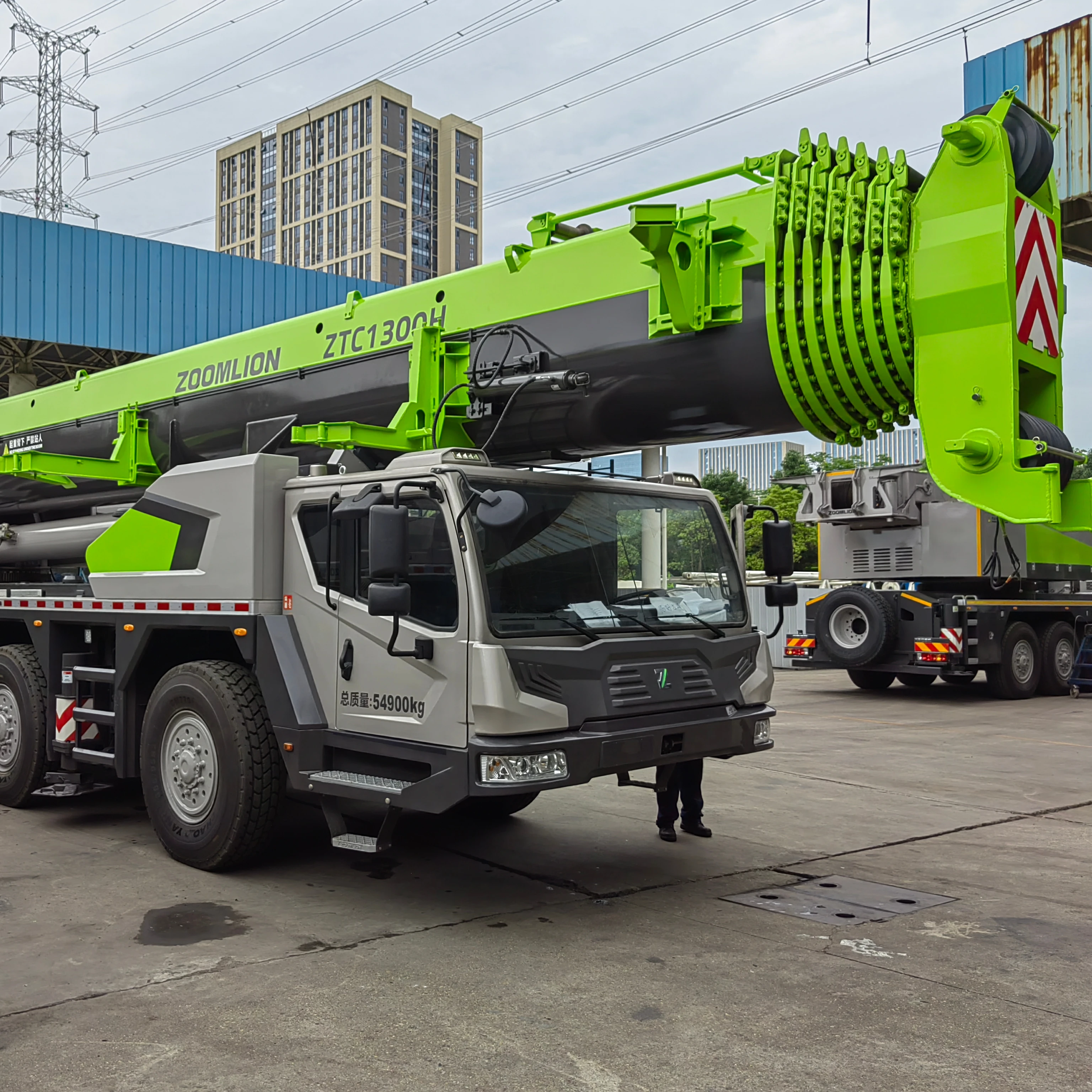 Zoomlion 130 Ton Mobile Crane ZTC1300A863 - High Load Capacity