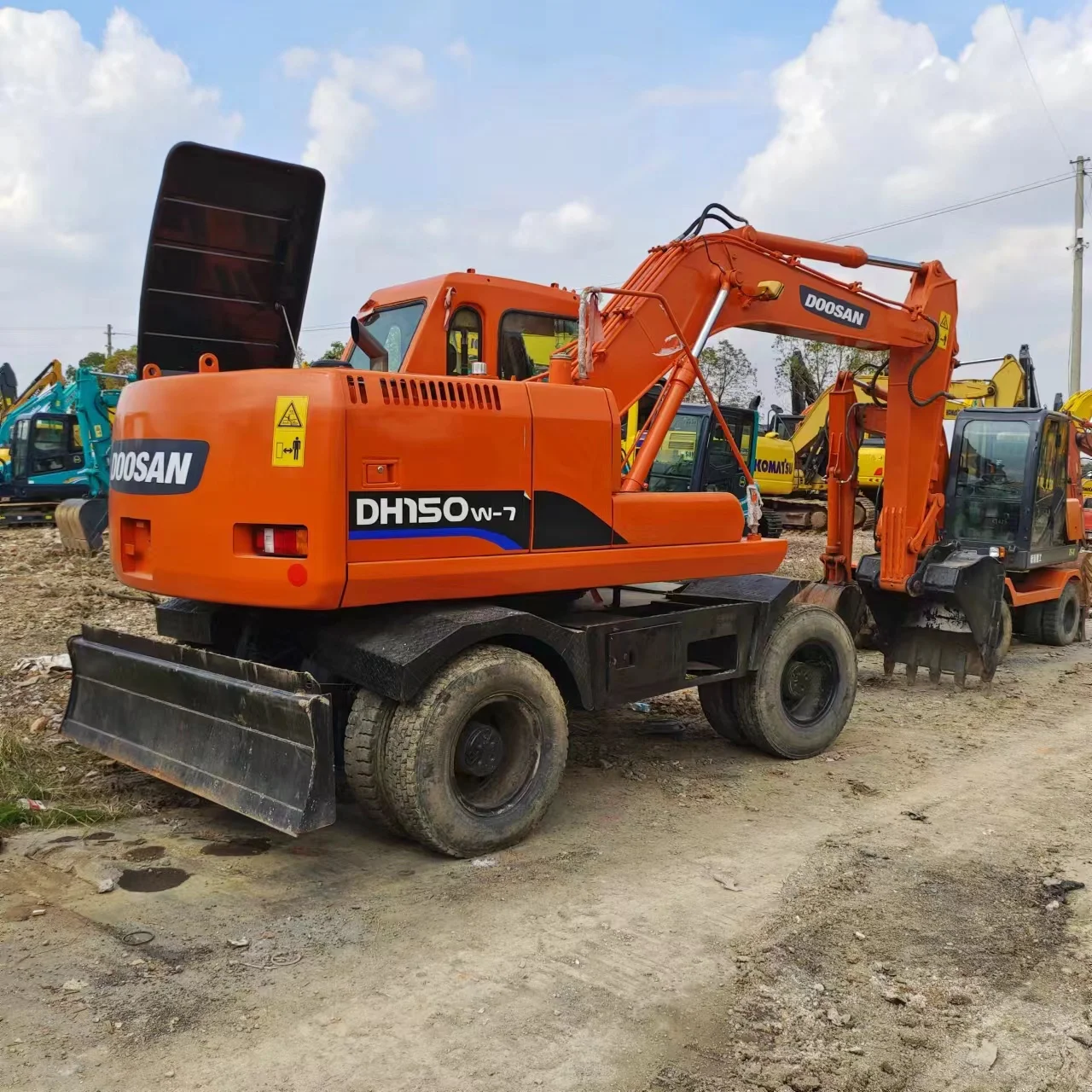 South Korea Famous Excavator Brand Used Excavator Digger Dh150w7/12