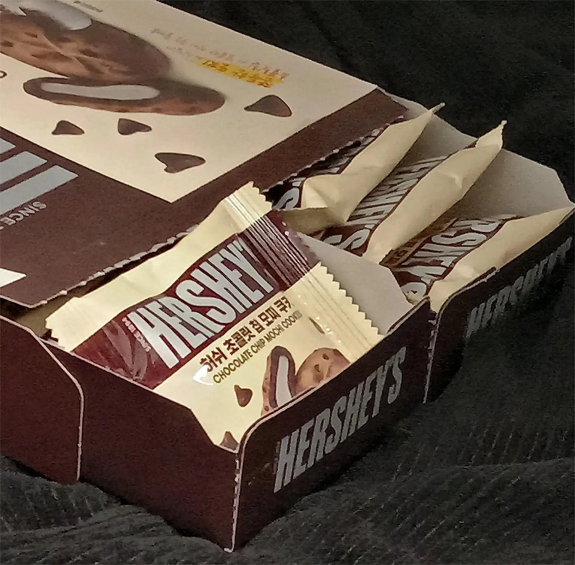 Wholesale 55g Korean Hersheys Sandwich Cookies Exotic Snakes Wafer