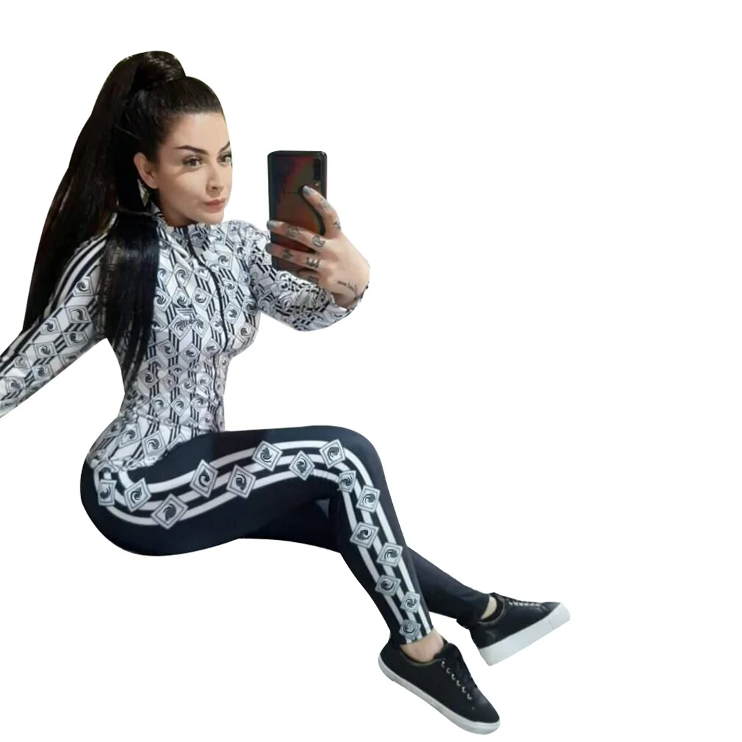 Las 10 sudaderas de mujer que son tendencia esta temporada: ¡luce la tuya  este verano!