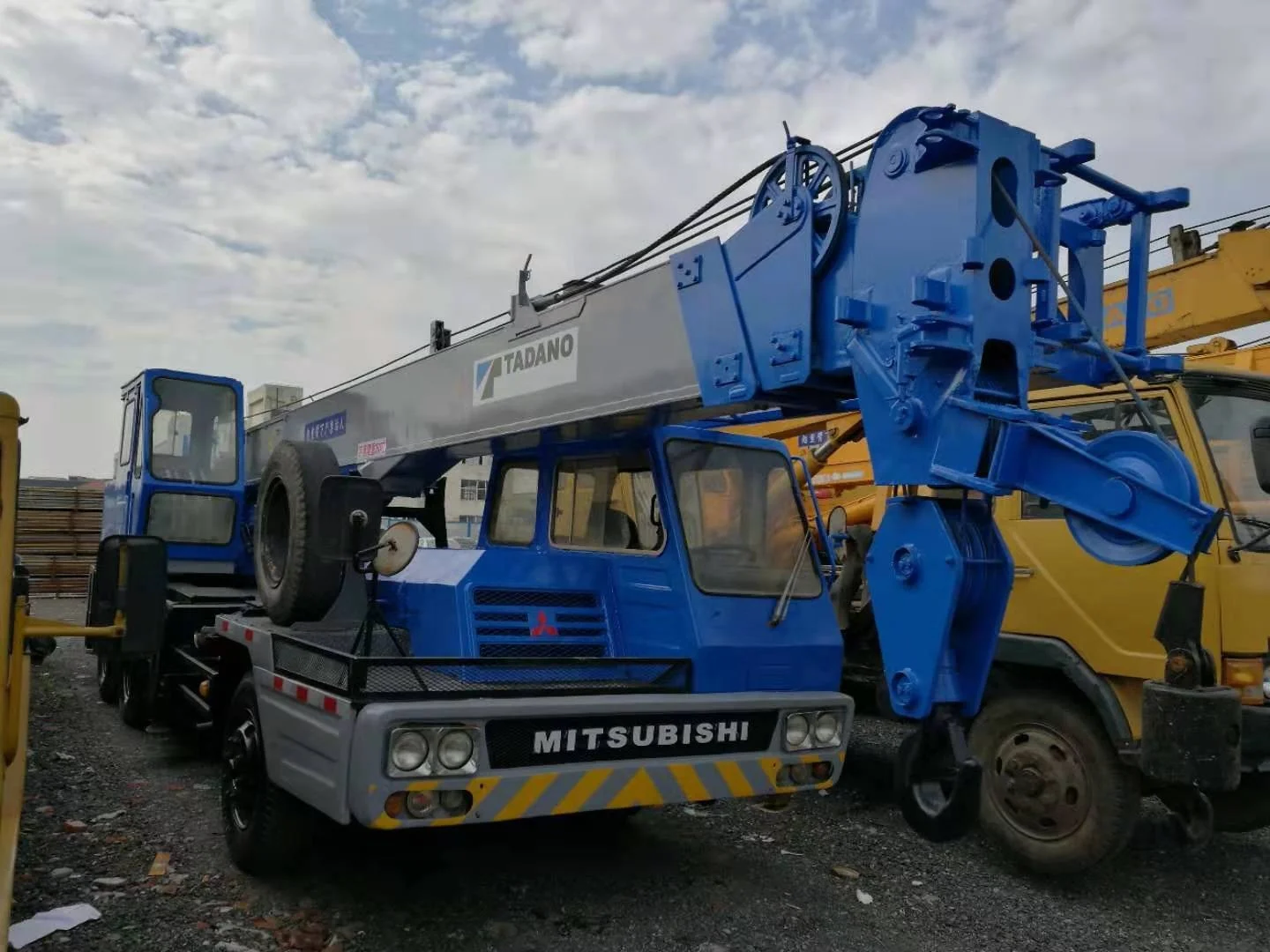 二手起重机tadano 25吨热卖,价格便宜,在上海工作状态良好