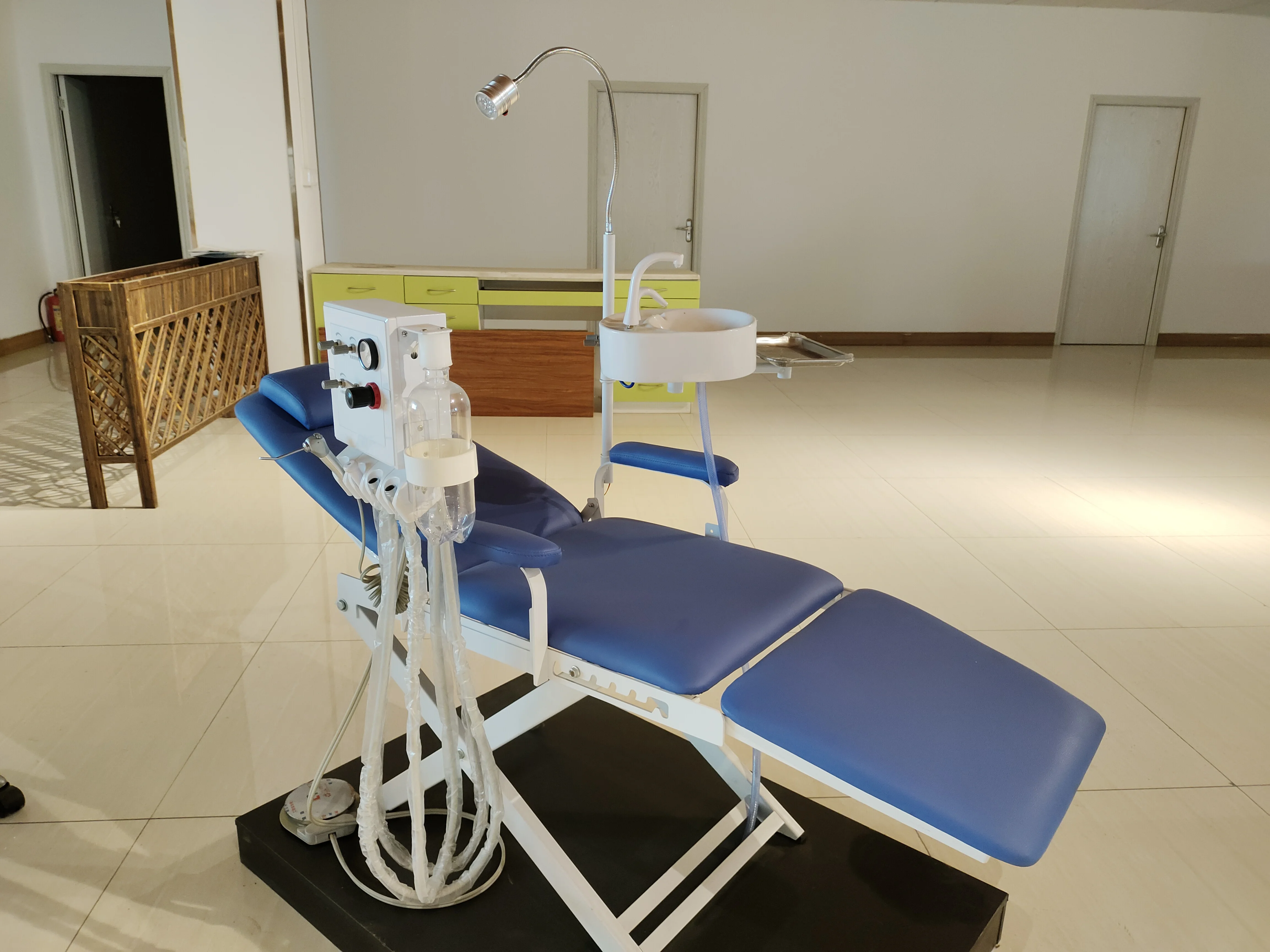 Low Price Dental Portable Chair with Turbine Dental Examination Equipment Convenient and Comfortable High Quality supplier