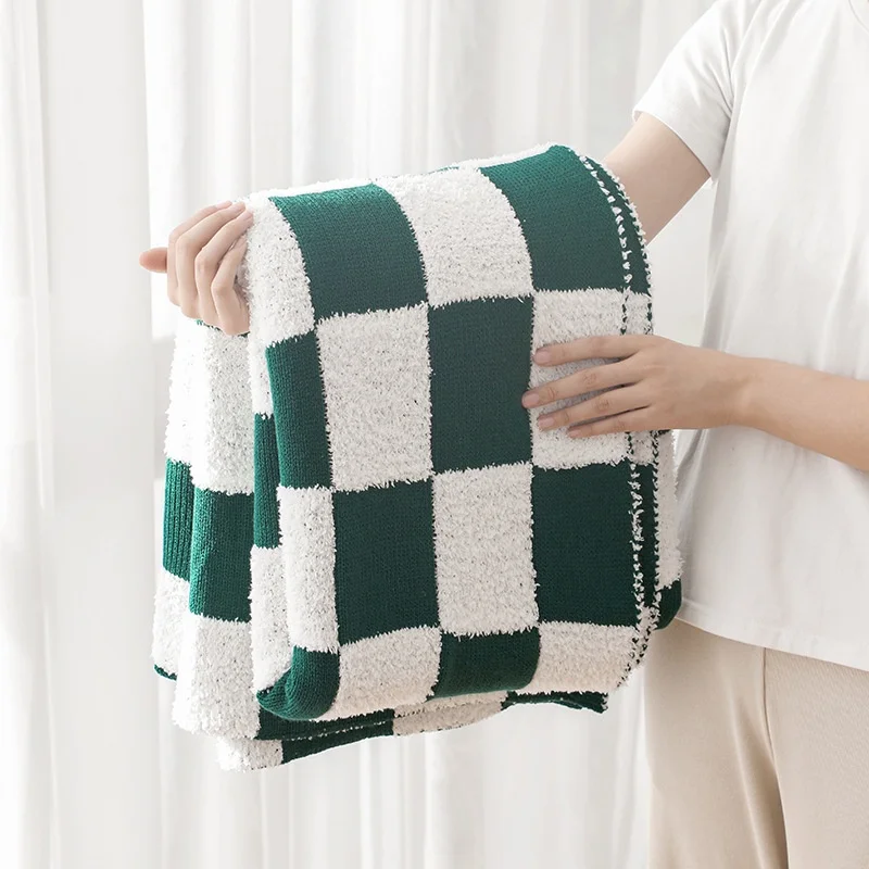 Cuddly Modern Style Soft Couch Bed Ultra Velvet Knitted 100% Polyester Eco-friendly Embroidered Throw Blankets Women Mothers
